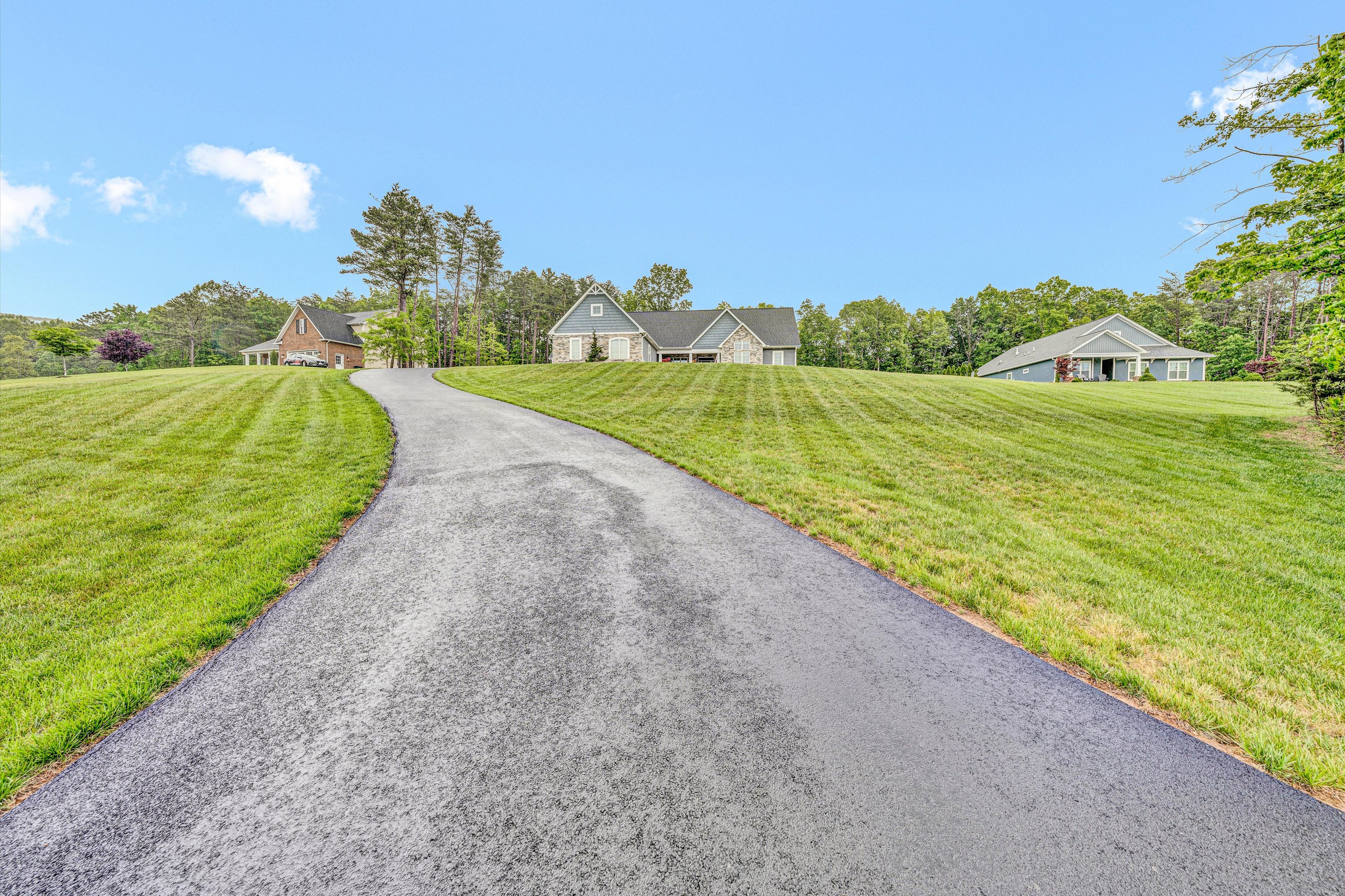 Blue Ridge, Virginia, 24064, United States, 4 Bedrooms Bedrooms, ,3 BathroomsBathrooms,Residential,For Sale,1930042