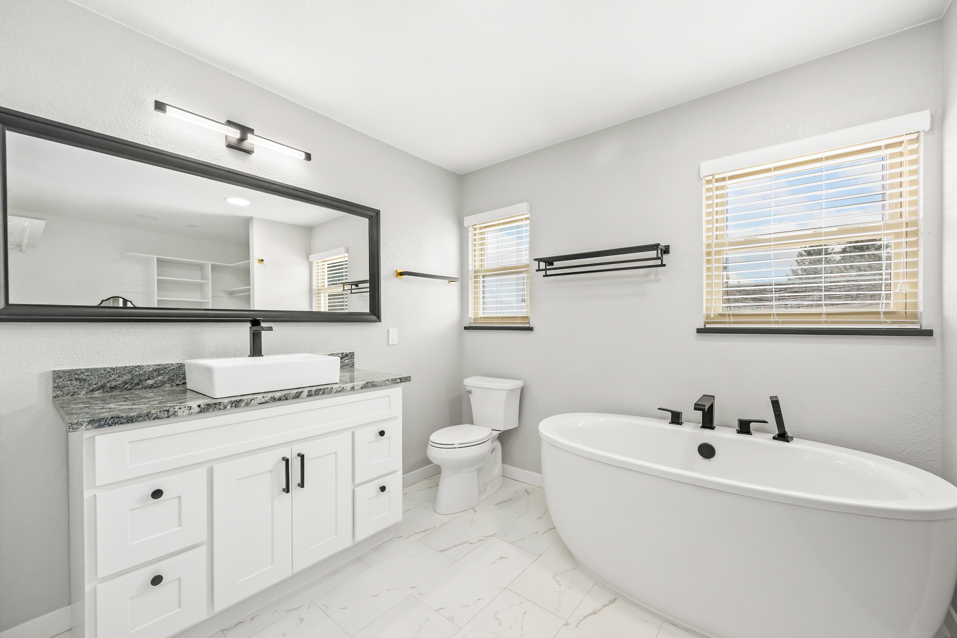  Beautifully renovated home in the desirable Three Fountains community - 物件實景