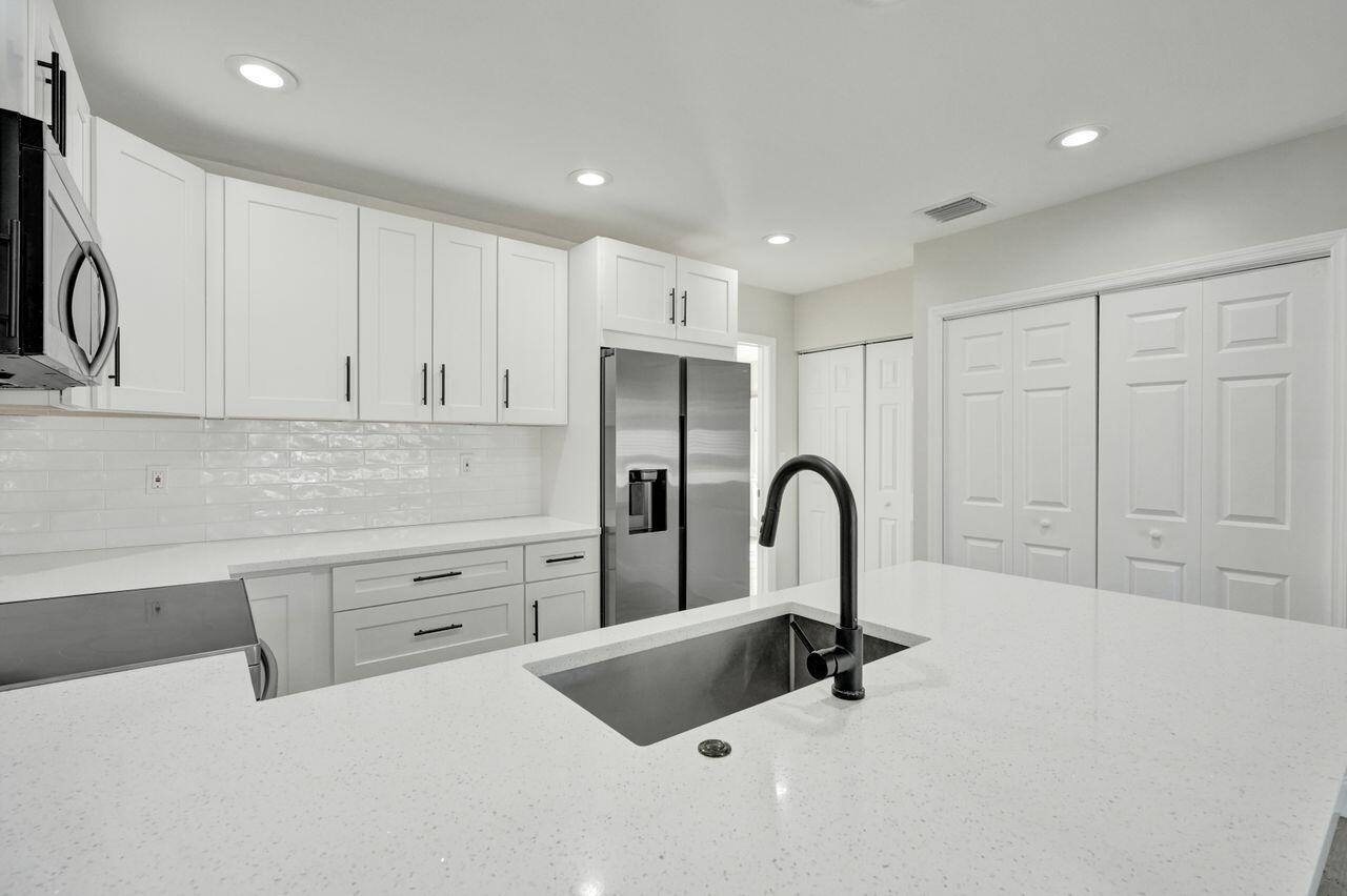 Lake Worth Beach, Florida, 33460, United States, 3 Bedrooms Bedrooms, ,2 BathroomsBathrooms,Residential,For Sale,1992911