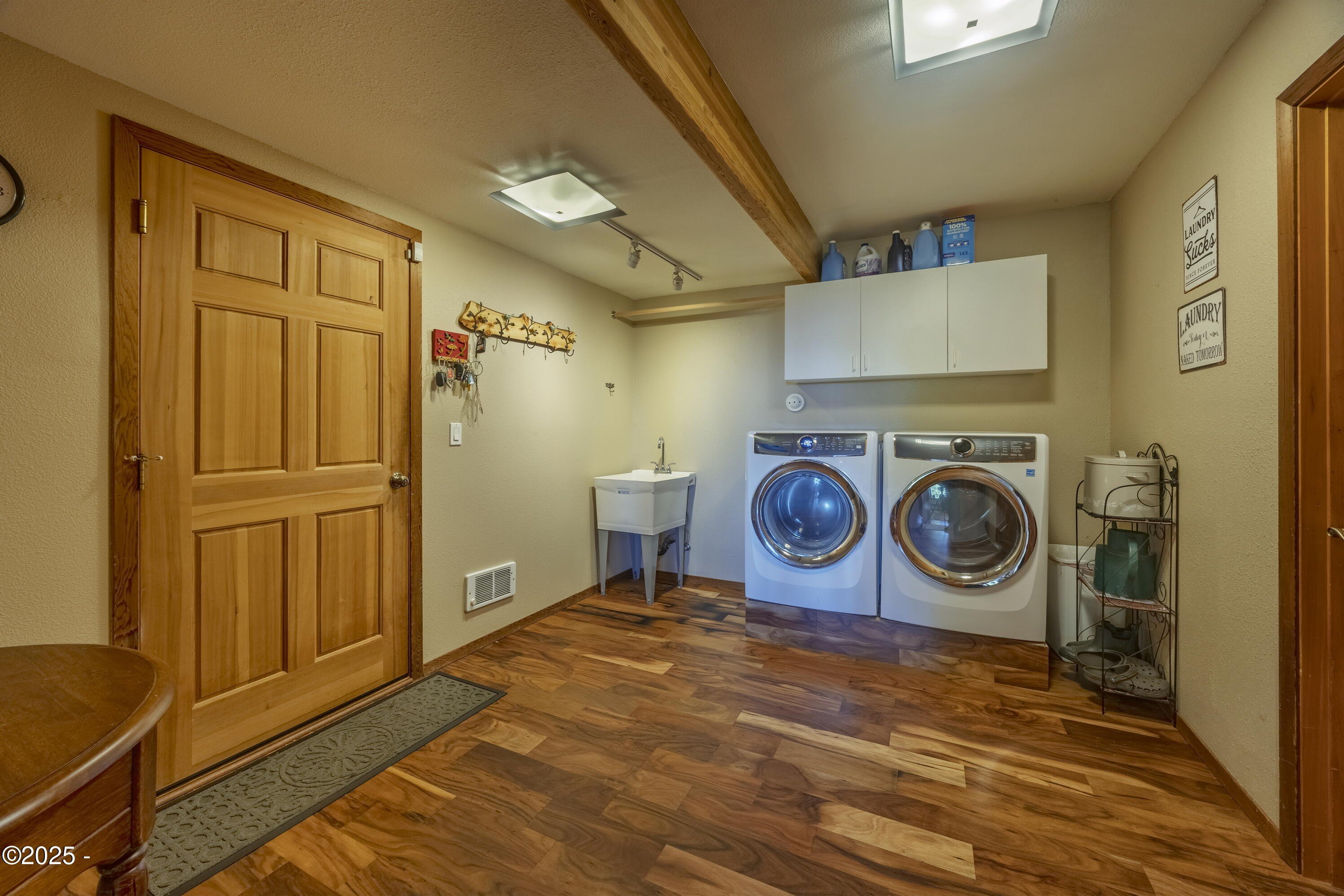 Otis, Oregon, 97368, United States, 4 Bedrooms Bedrooms, ,Residential,For Sale,1927199