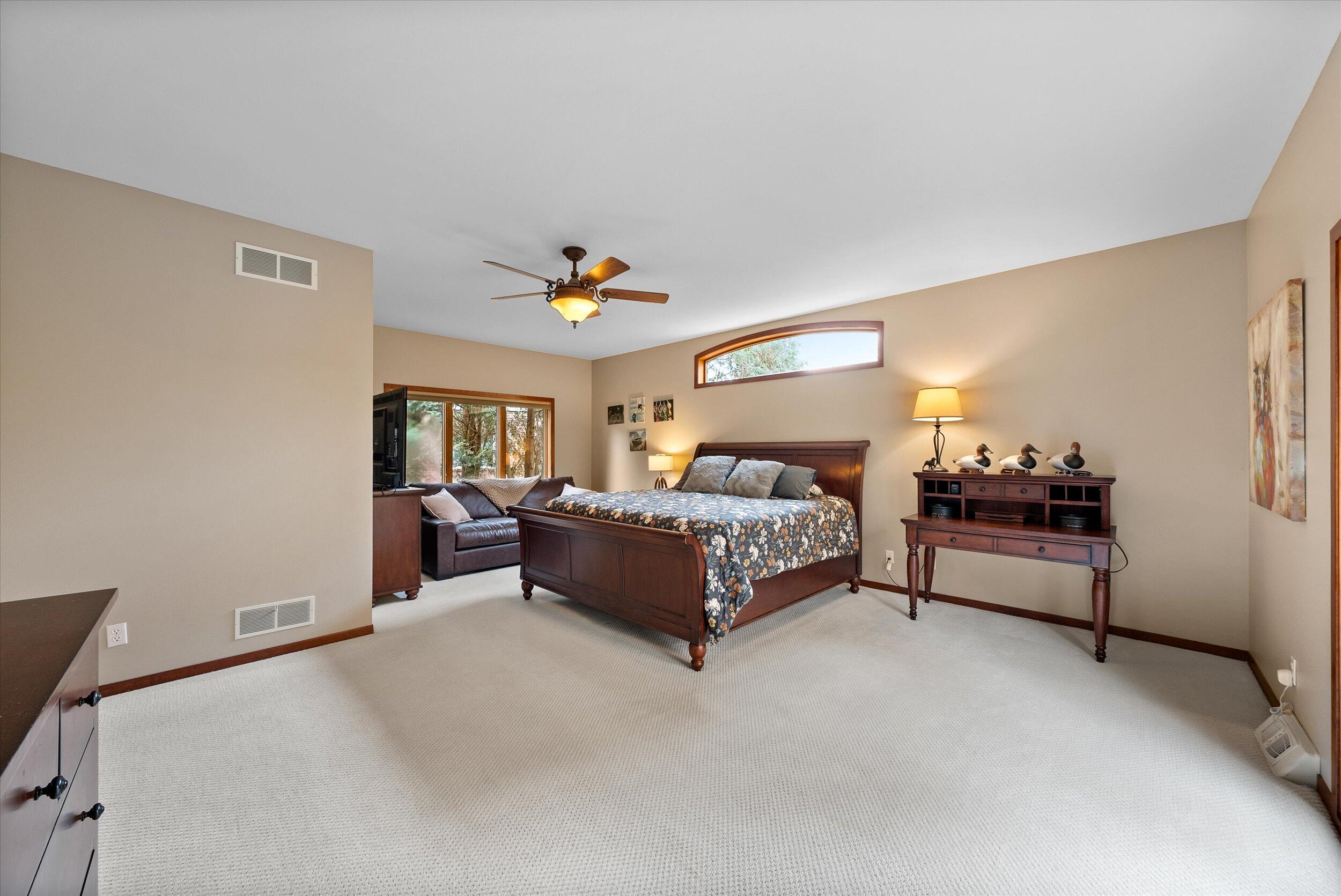 Grafton, Wisconsin, 53024, United States, 4 Bedrooms Bedrooms, ,6 BathroomsBathrooms,Residential,For Sale,1989565