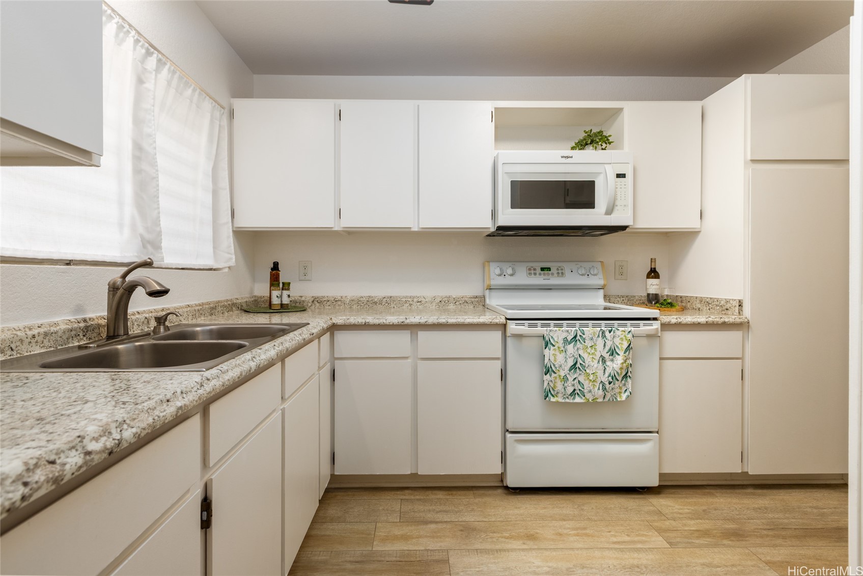 Pearl City, Hawaii, 96782, United States, 2 Bedrooms Bedrooms, ,2 BathroomsBathrooms,Residential,For Sale,1932075