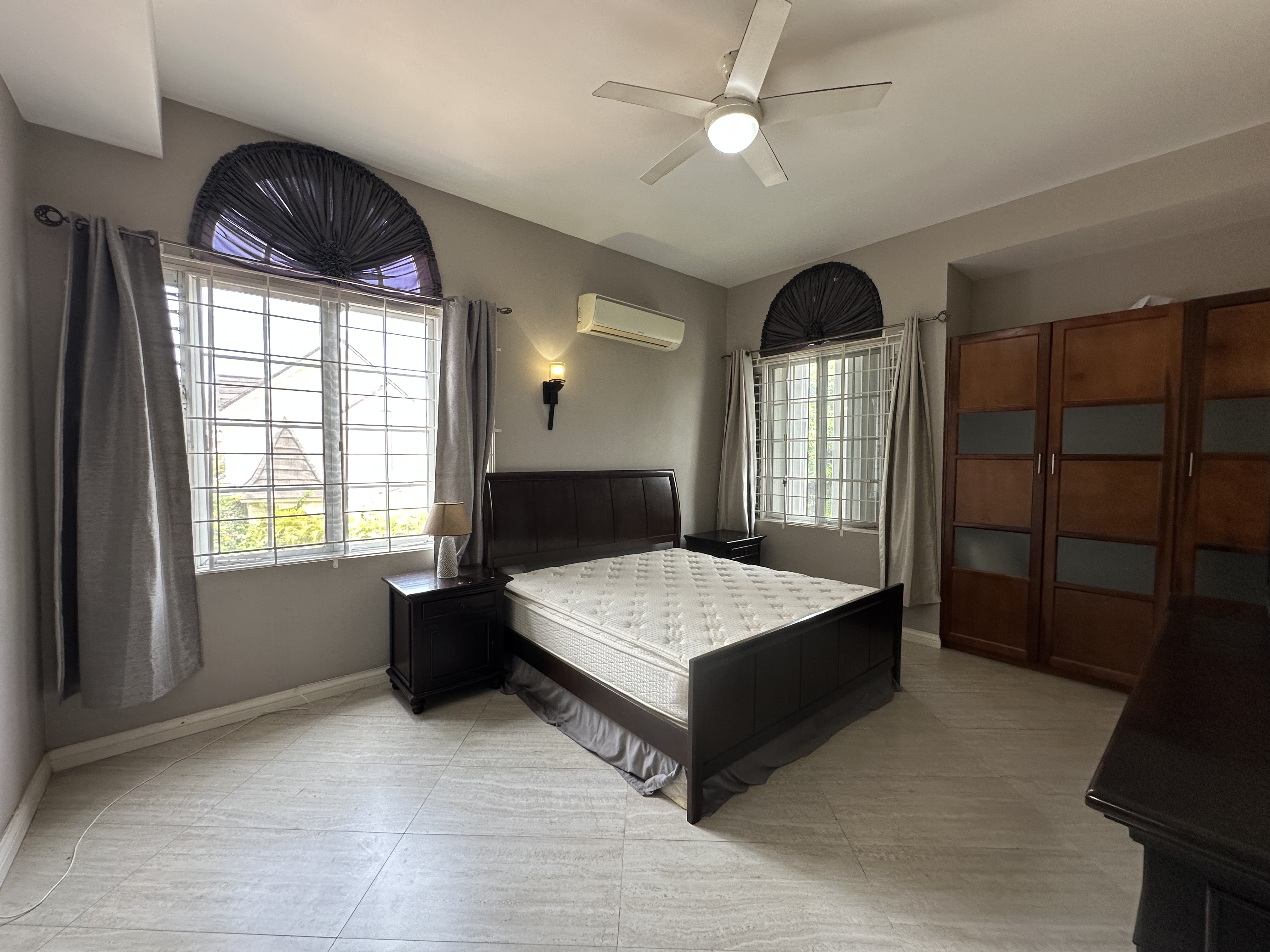 Kingston 6, JM, 3 Bedrooms Bedrooms, ,4 BathroomsBathrooms,Residential,For Sale,1901284