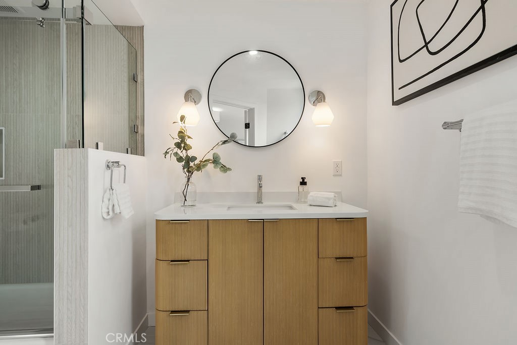 Long Beach, California, 90802, United States, 2 Bedrooms Bedrooms, ,2 BathroomsBathrooms,Residential,For Sale,1994707