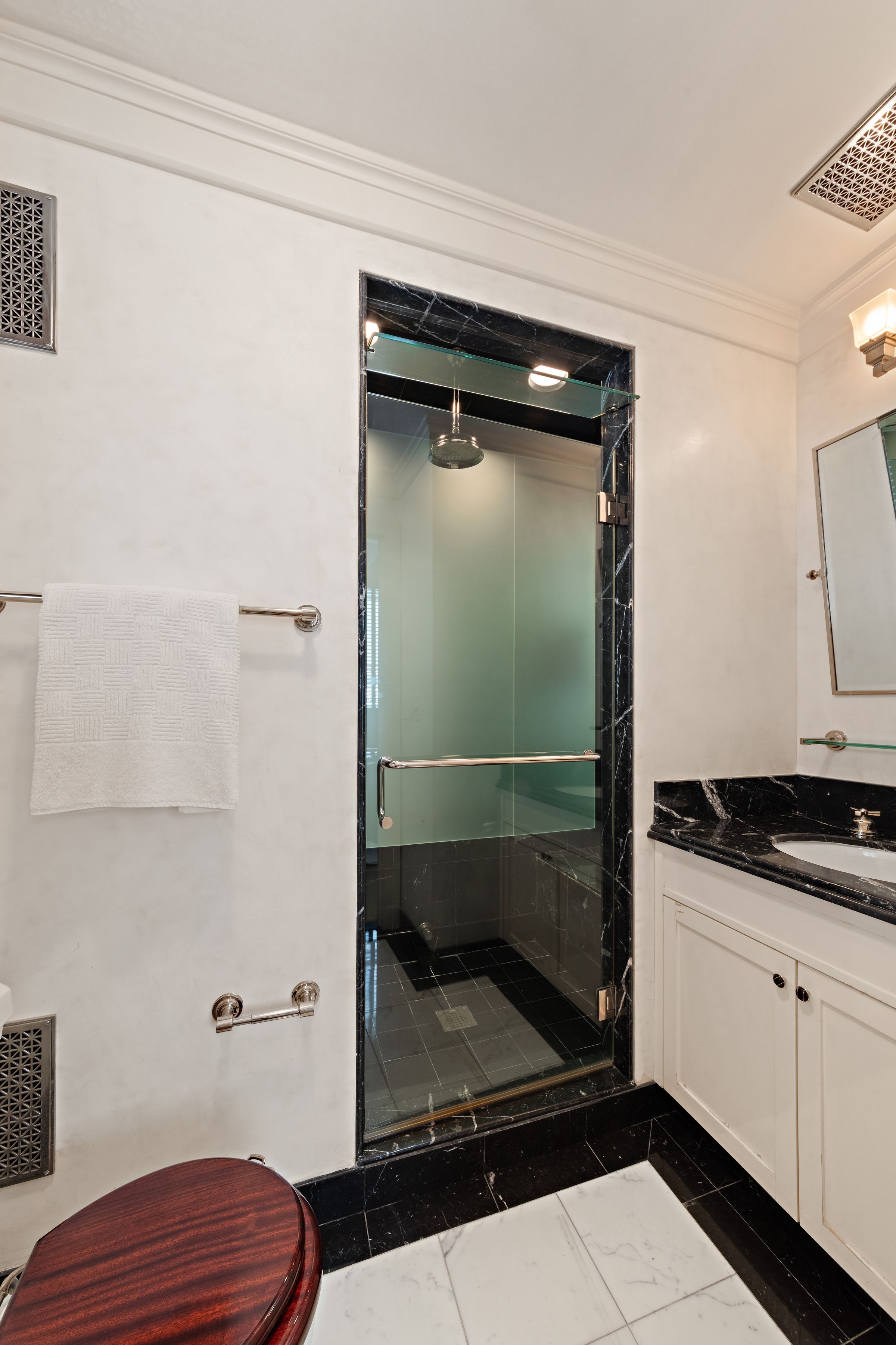  130 East 67th Street - 物件實景