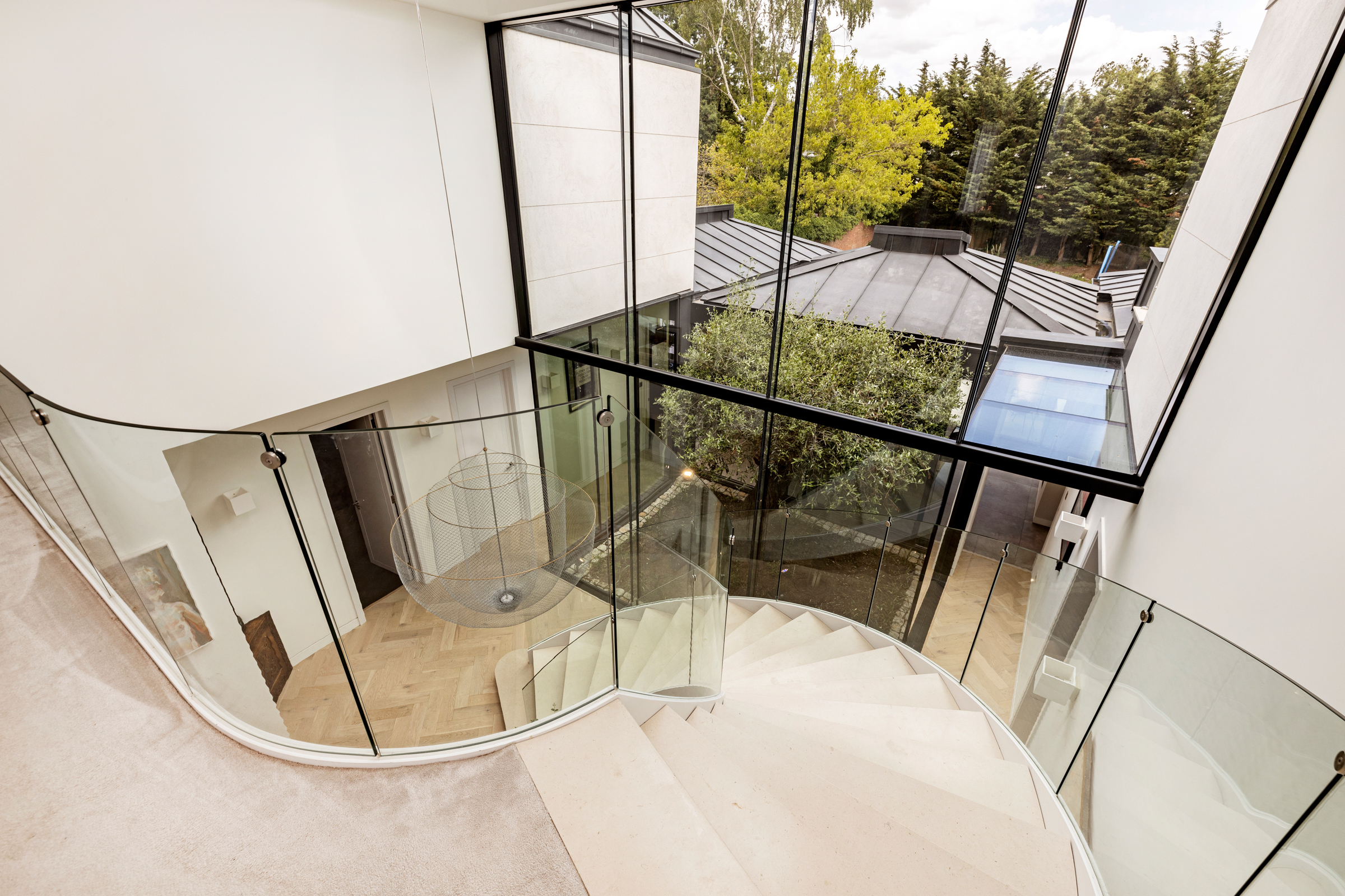  A seven-bedroom contemporary house built around a century-old olive tree - 物件實景