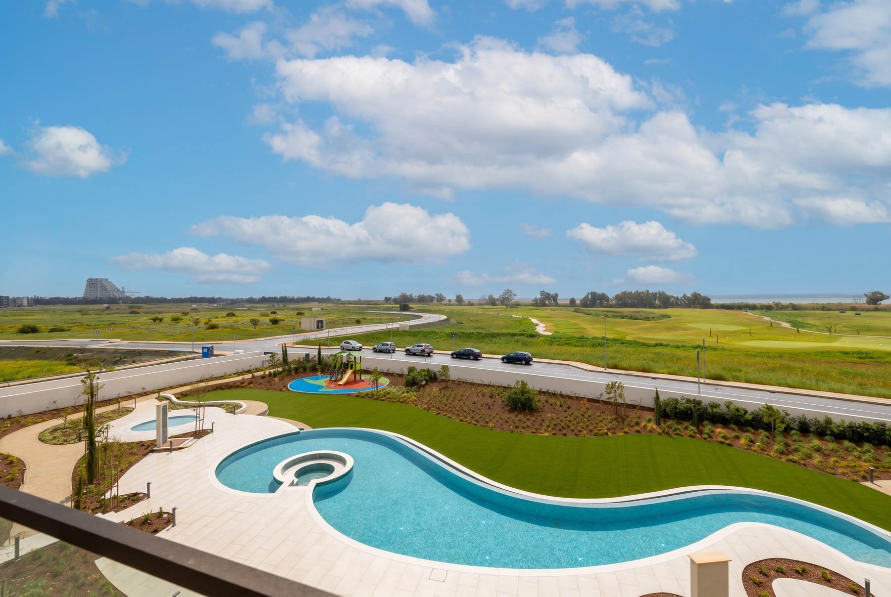  Brand-New 2-Bedroom Apartment with Golf-Course Views in Limassol Greens - 物件實景