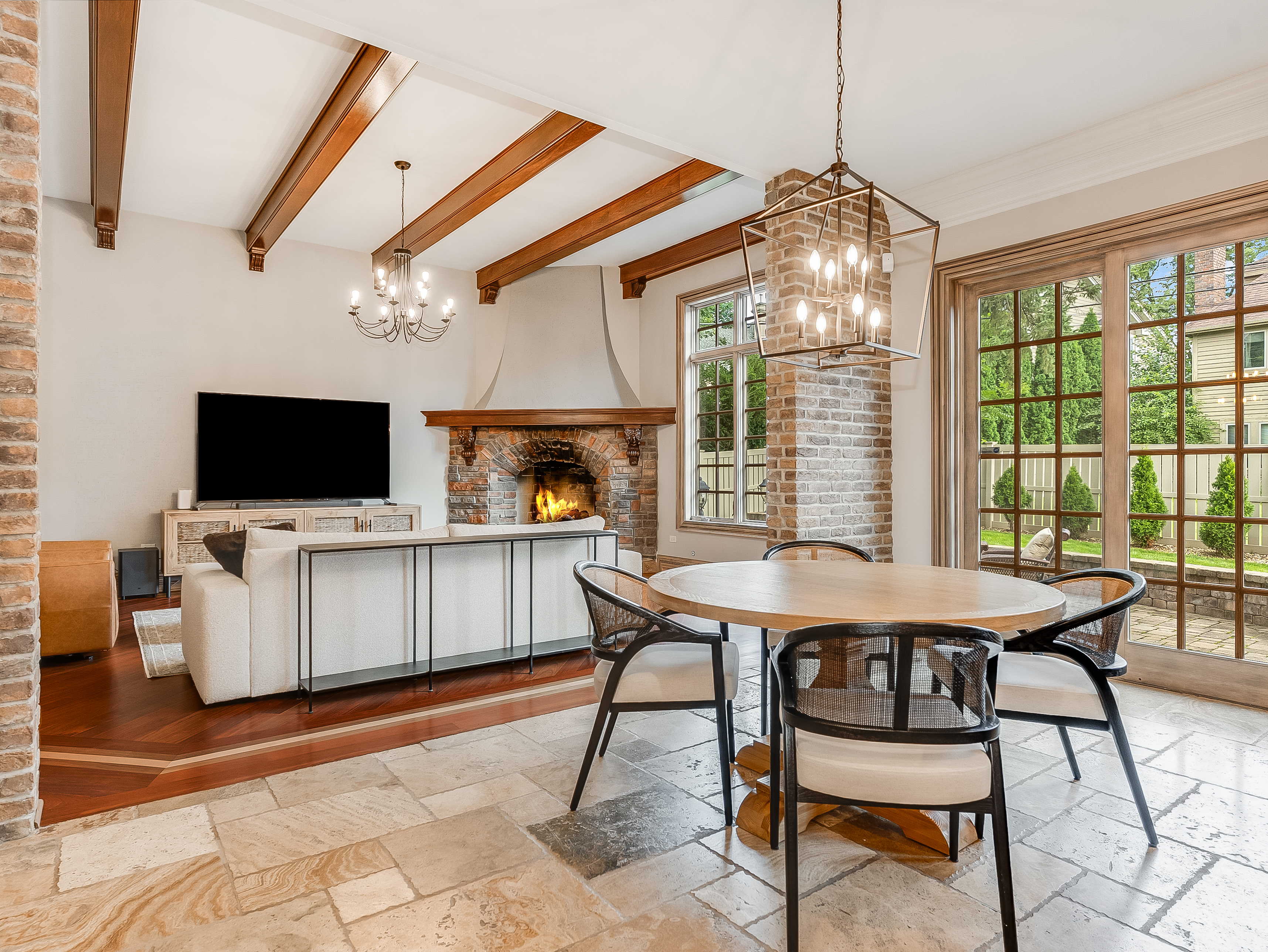  Experience Exceptional Luxury Living in Naperville