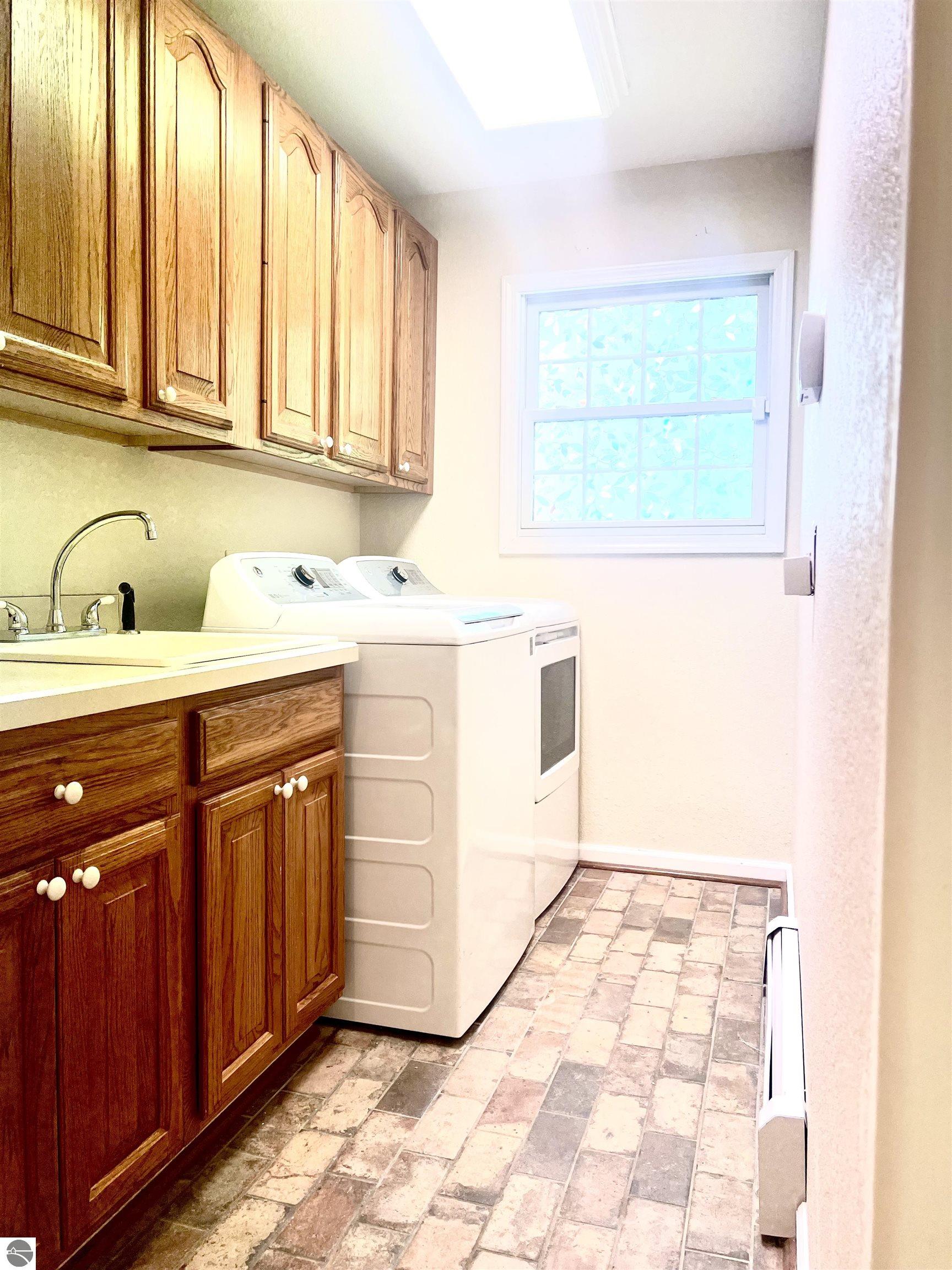 Traverse City, Michigan, 49686, United States, 4 Bedrooms Bedrooms, ,3 BathroomsBathrooms,Residential,For Sale,1883605