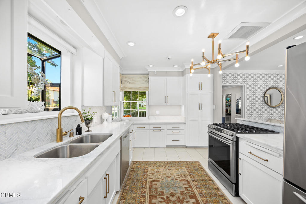 Pasadena, California, 91107, United States, 2 Bedrooms Bedrooms, ,1 BathroomBathrooms,Residential,For Sale,1988268