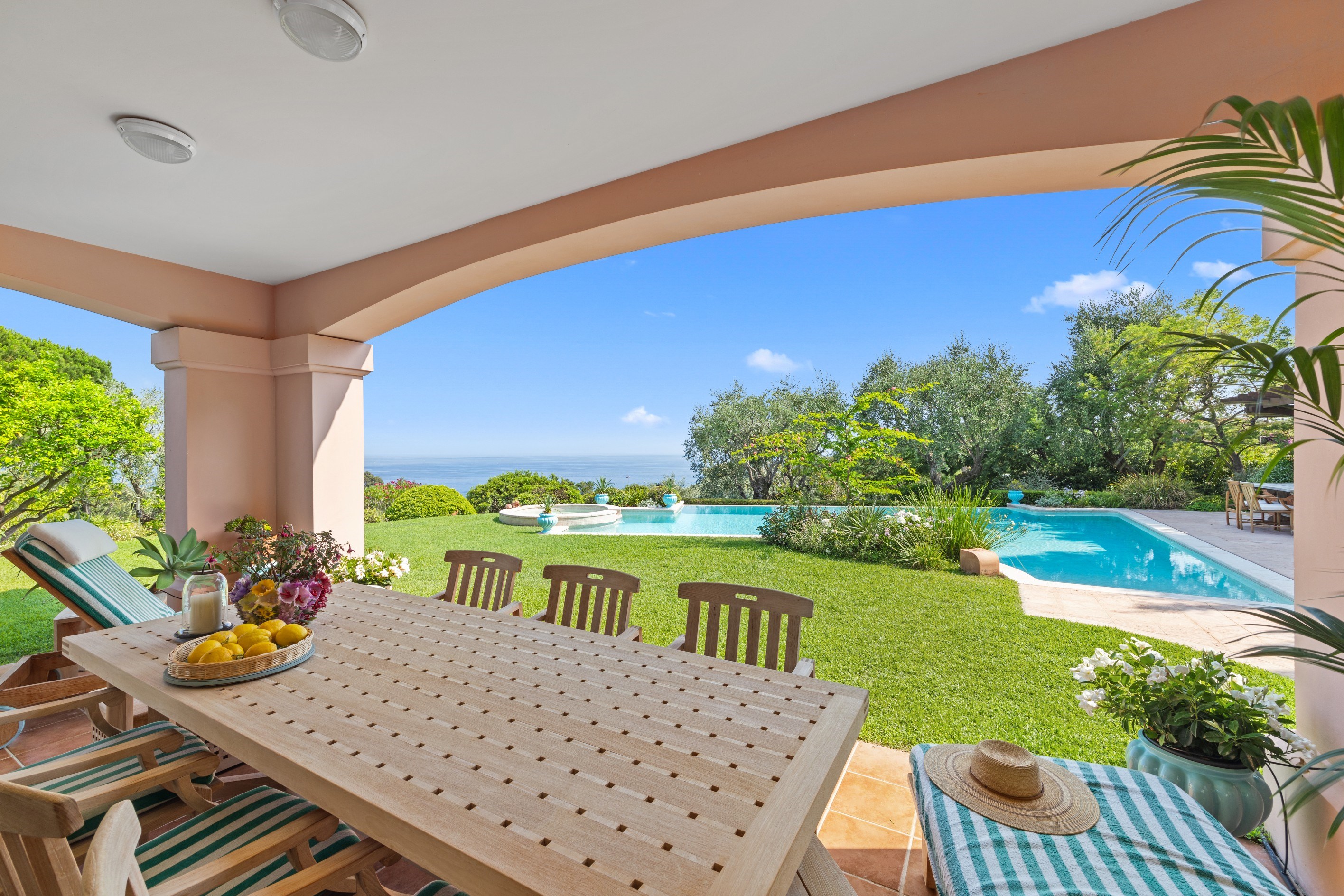  Charming architect villa with panoramic sea view, pool and landscaped garden in… - 物件實景