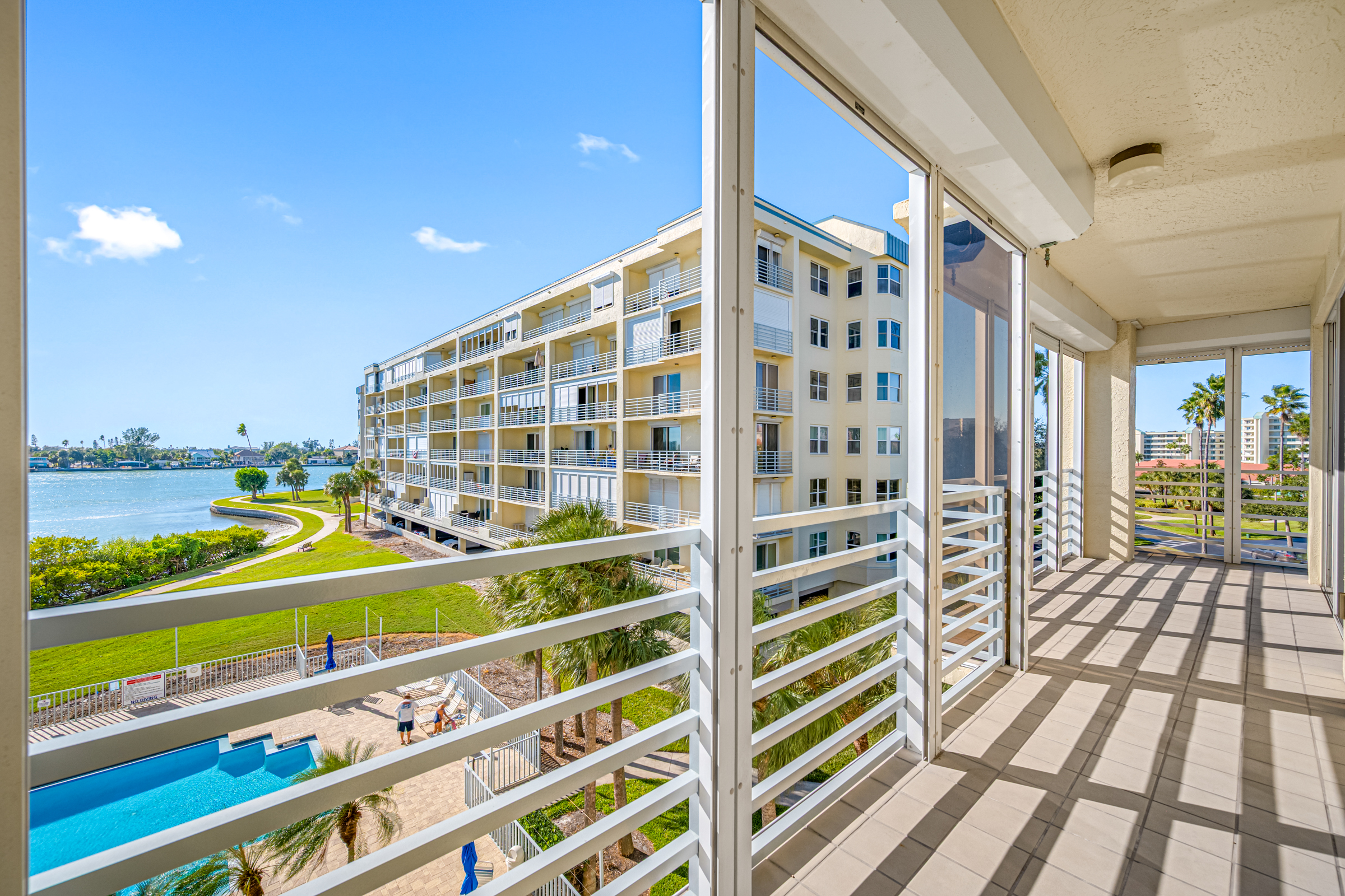 South Pasadena, Florida, 33707, United States, 2 Bedrooms Bedrooms, ,2 BathroomsBathrooms,Residential,For Sale,1987070