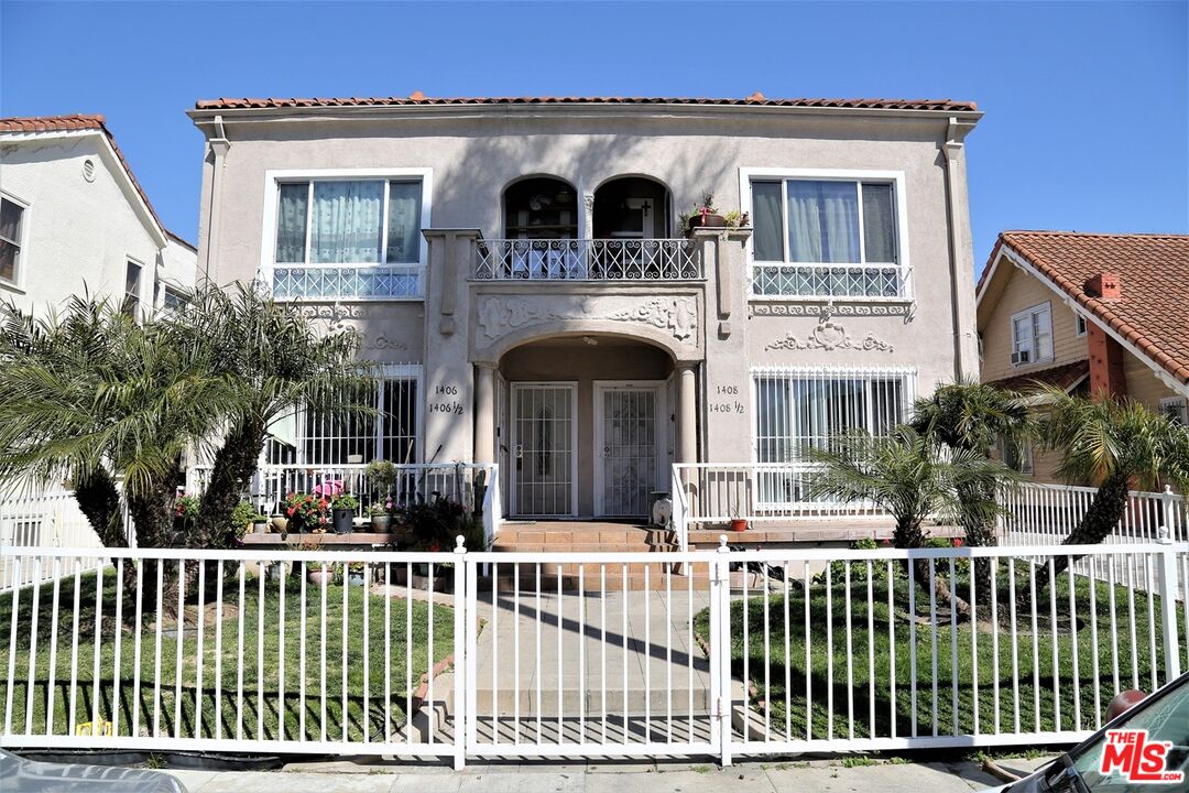 Los Angeles, California, 90019, United States, 8 Bedrooms Bedrooms, ,Residential,For Sale,1848279