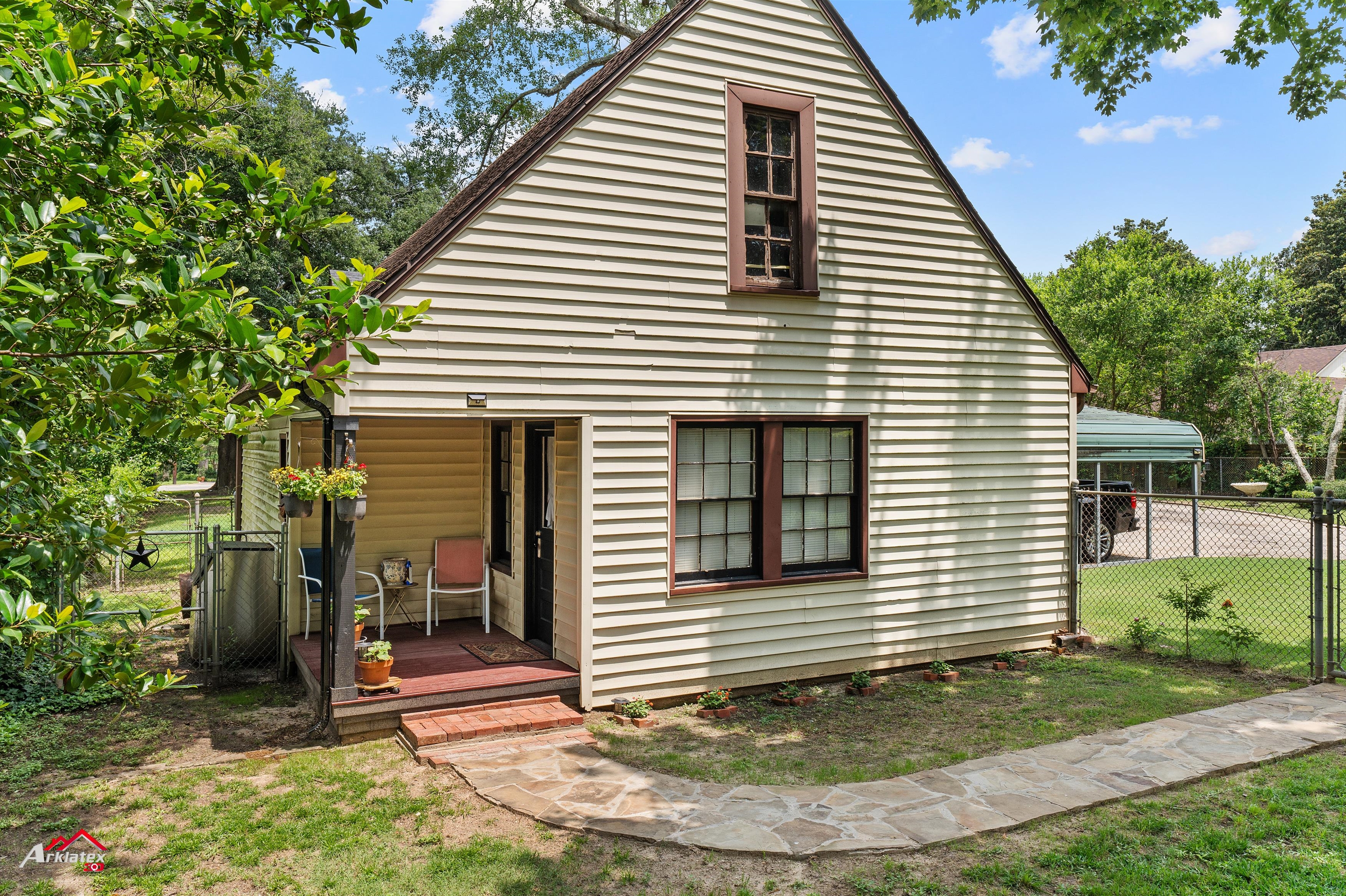 Henderson, Texas, 75654, United States, 3 Bedrooms Bedrooms, ,5 BathroomsBathrooms,Residential,For Sale,1930461