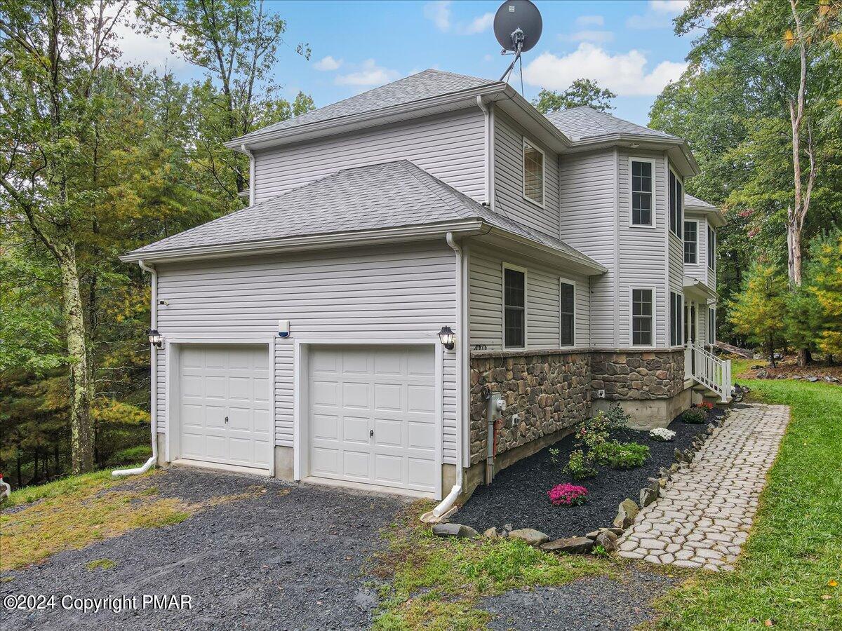 Stroudsburg, Pennsylvania, 18360, United States, 4 Bedrooms Bedrooms, ,3 BathroomsBathrooms,Residential,For Sale,1858014