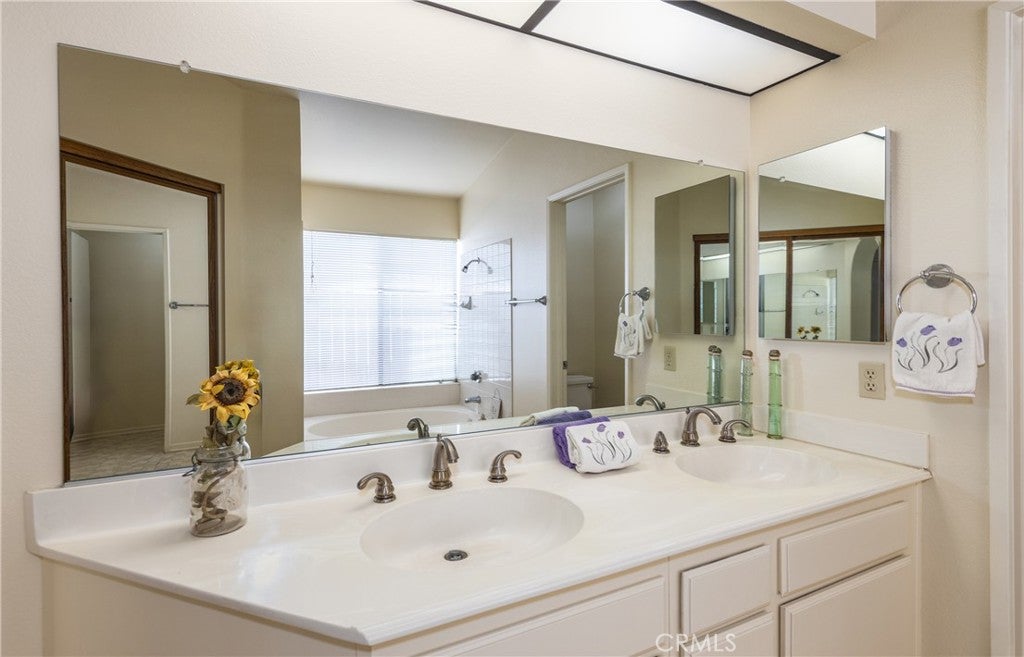 Redlands, California, 92374, United States, 3 Bedrooms Bedrooms, ,2 BathroomsBathrooms,Residential,For Sale,1975429