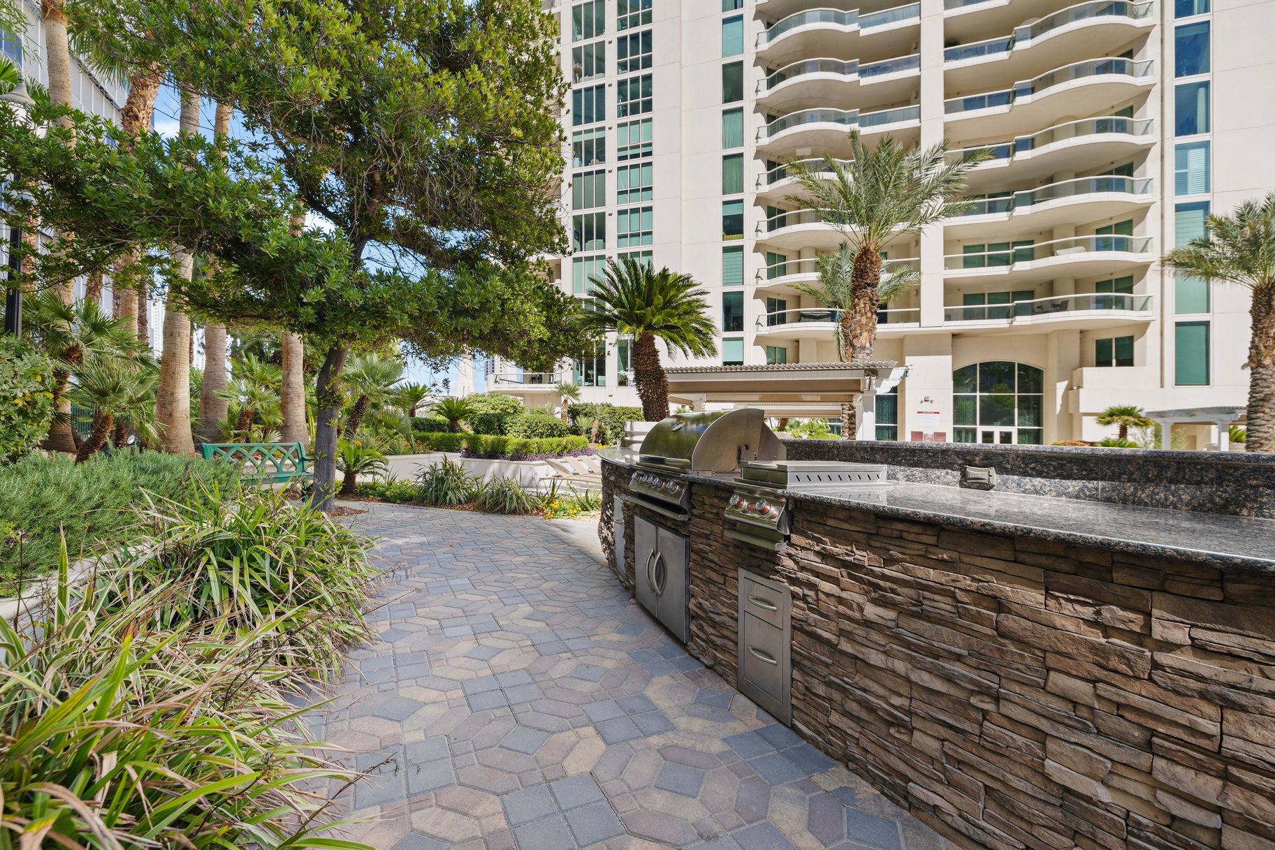  Sophisticated High-Rise Living at Turnberry Place - 物件實景