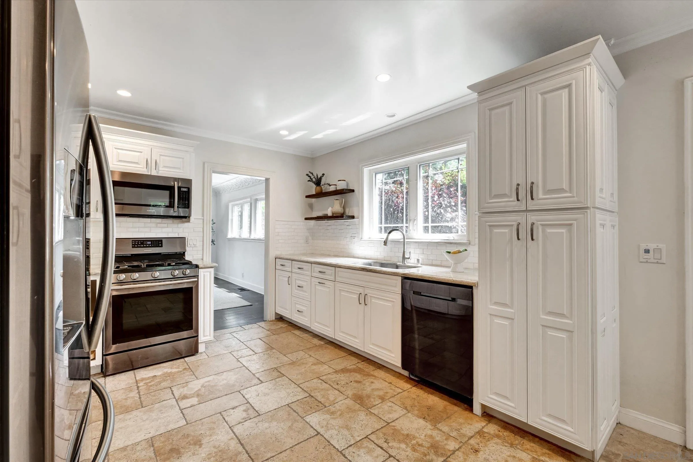 Los Angeles, California, 90027, United States, 4 Bedrooms Bedrooms, ,4 BathroomsBathrooms,Residential,For Sale,1924744