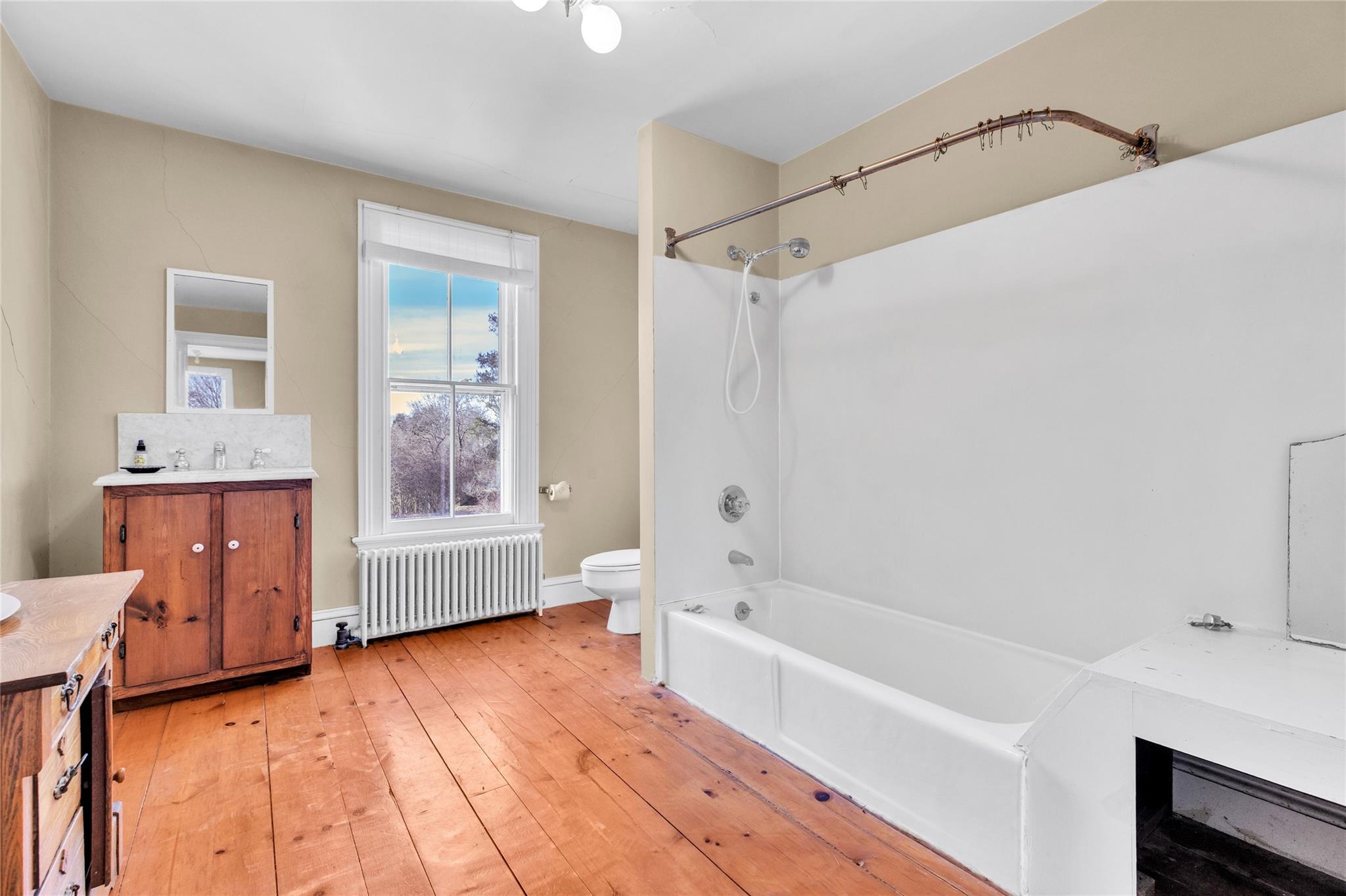 Orient, New York, 11957, United States, 7 Bedrooms Bedrooms, ,3 BathroomsBathrooms,Residential,For Sale,1696050