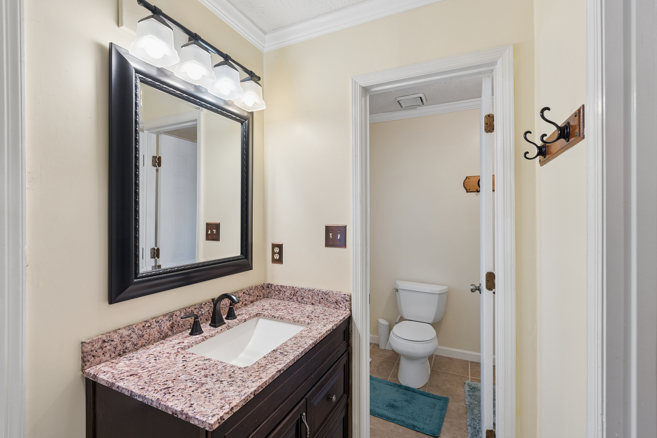  Tree-Lined Traditional in Sought-After Brookwood School District - 物件實景