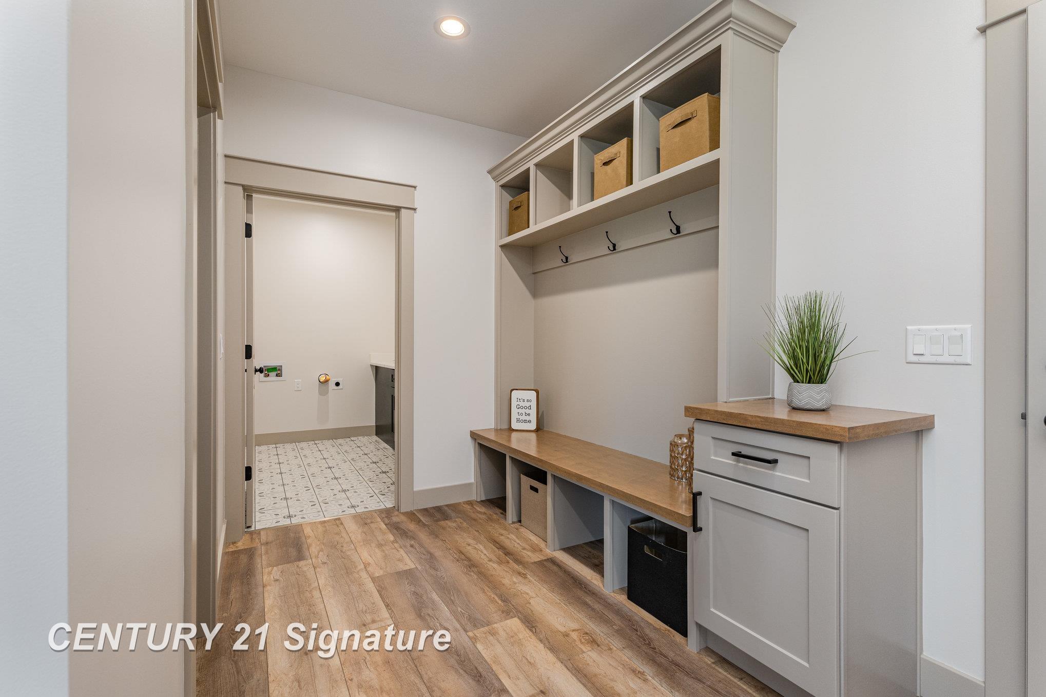 Freeland, Michigan, 48623, United States, 3 Bedrooms Bedrooms, ,3 BathroomsBathrooms,Residential,For Sale,1983558