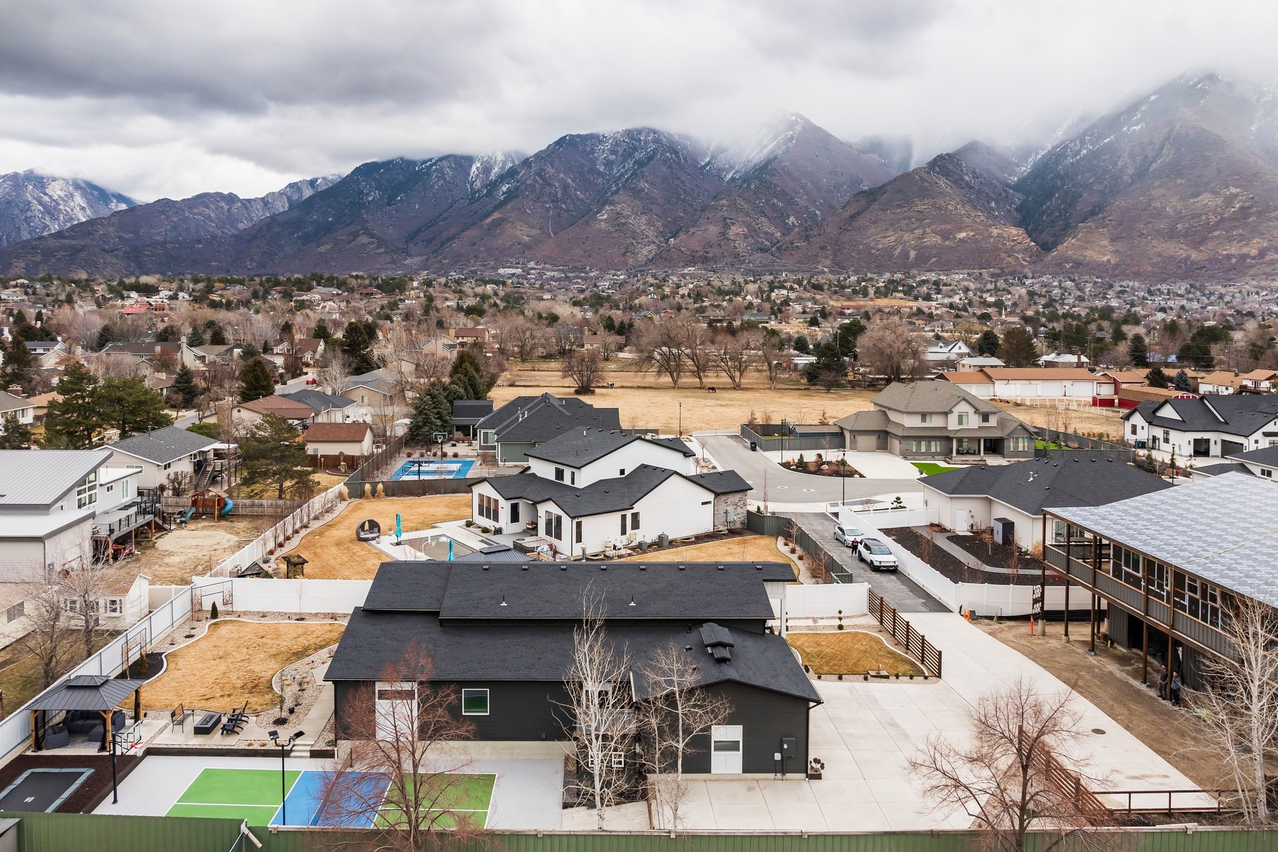  Luxury Inside and Out with Mountain Views - 物件實景