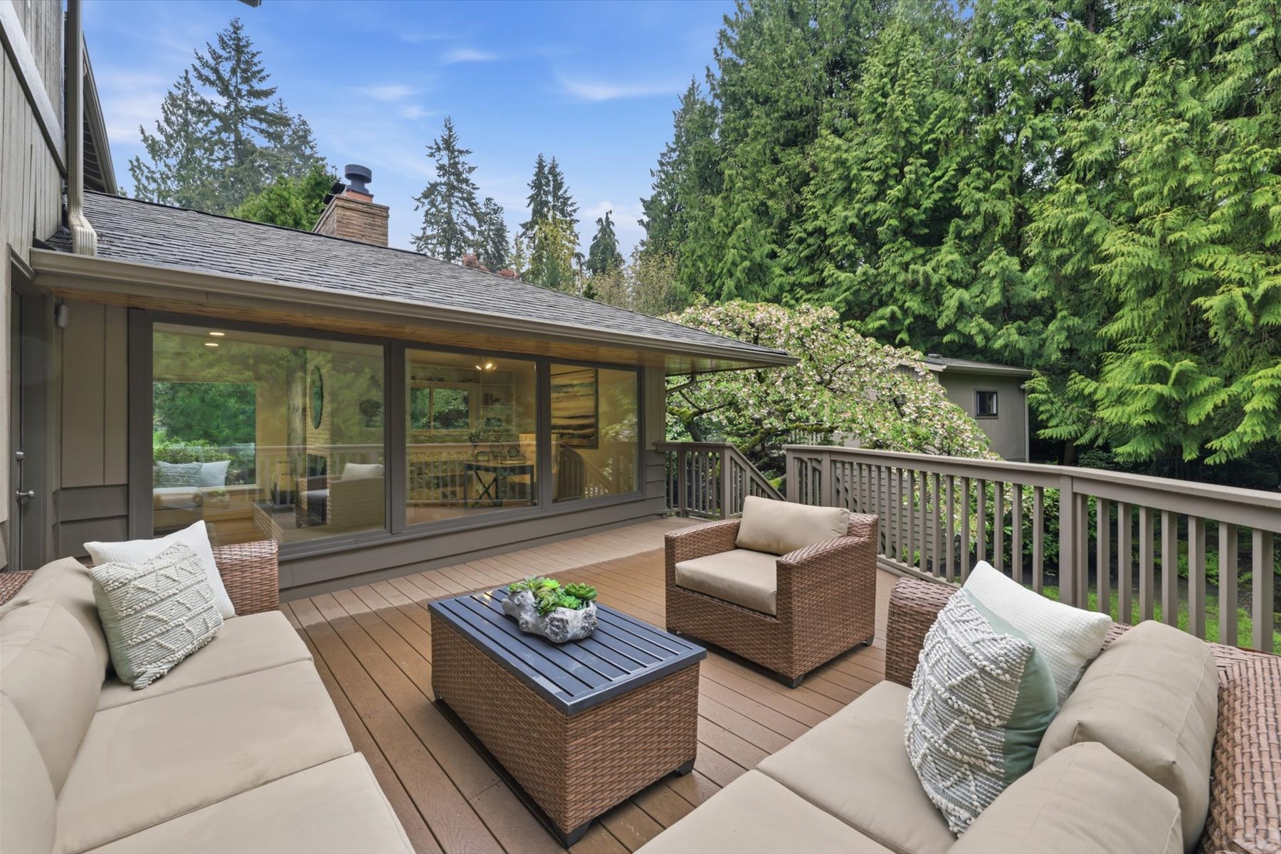  3531 NE 166th St, Lake Forest Park, WA 98155 - 物件實景