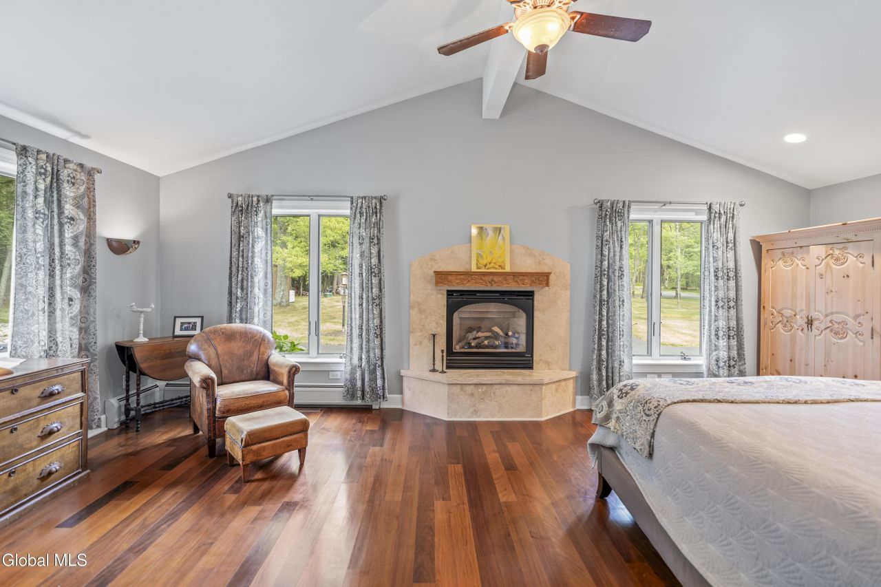 Coeymans Hollow, New York, 12046, United States, 4 Bedrooms Bedrooms, ,3 BathroomsBathrooms,Residential,For Sale,1907699