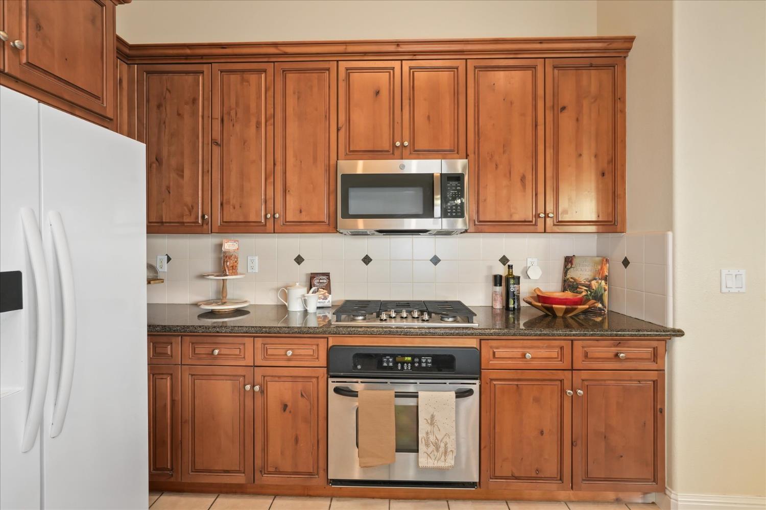 Clovis, California, 93619, United States, 3 Bedrooms Bedrooms, ,2 BathroomsBathrooms,Residential,For Sale,1942854