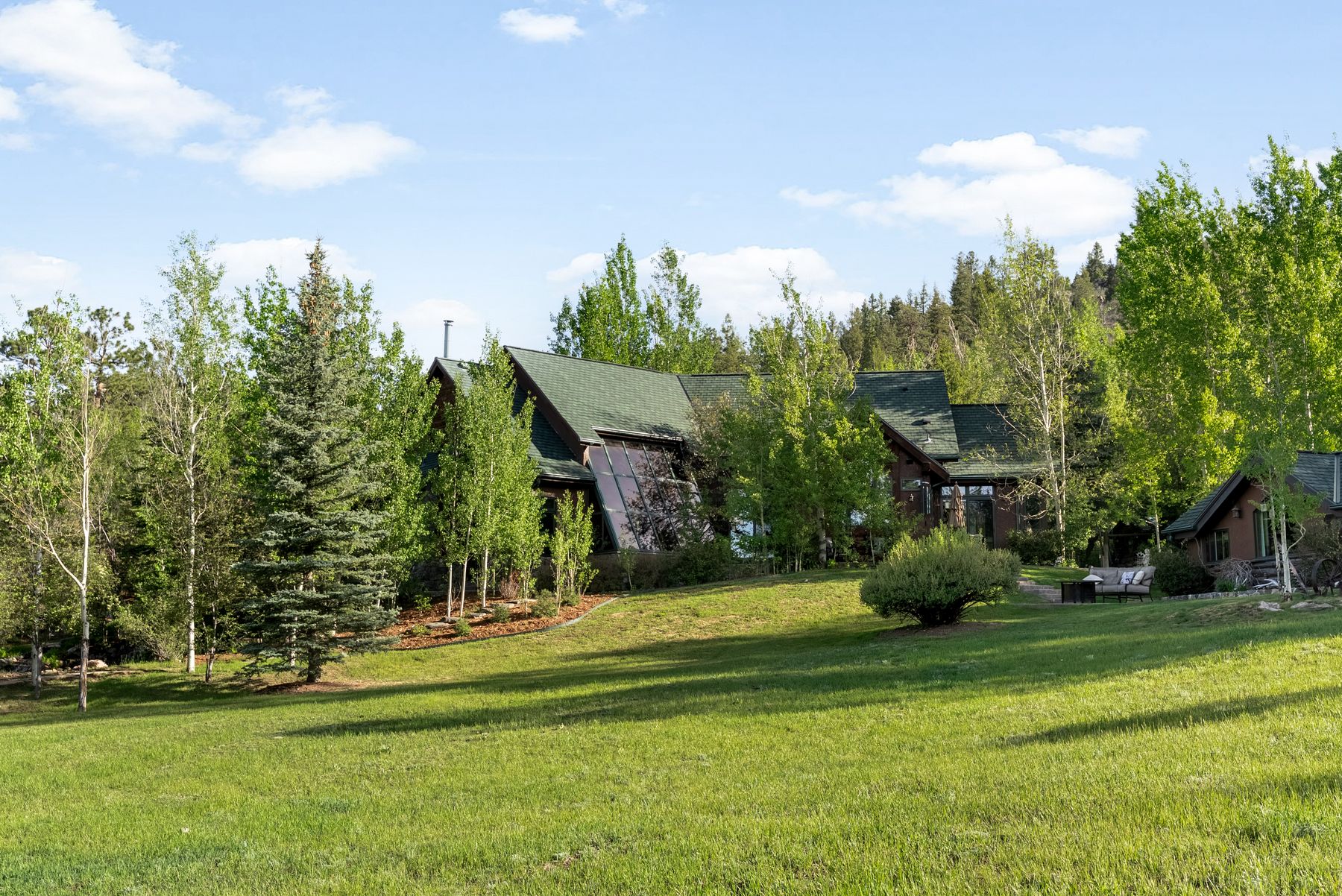  .275 acres of rolling grass, towering trees, & mountain views in every direction - 物件實景