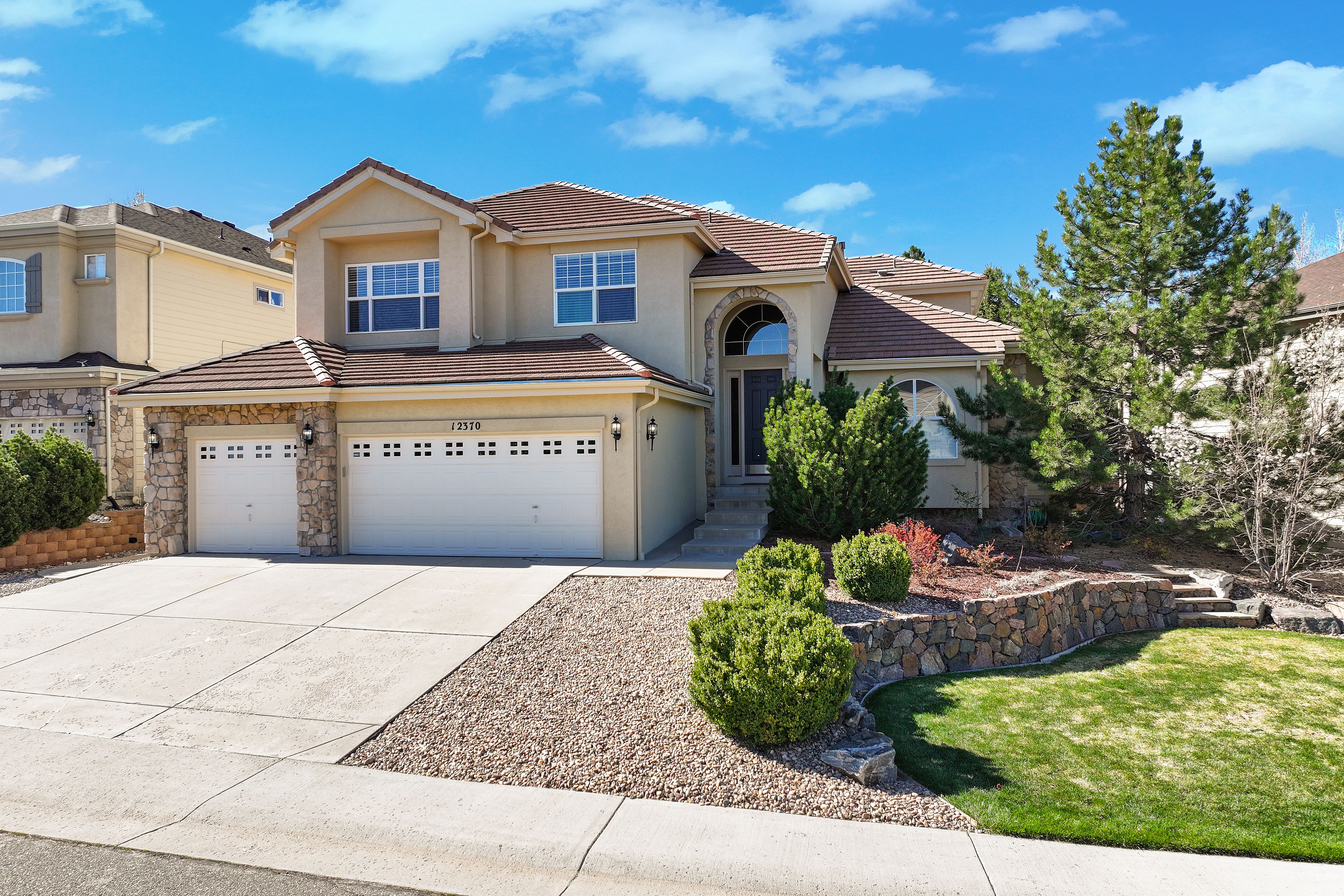  Impressive Two-Story Home Nestled in the Desirable Castle Pines Community - 物件實景
