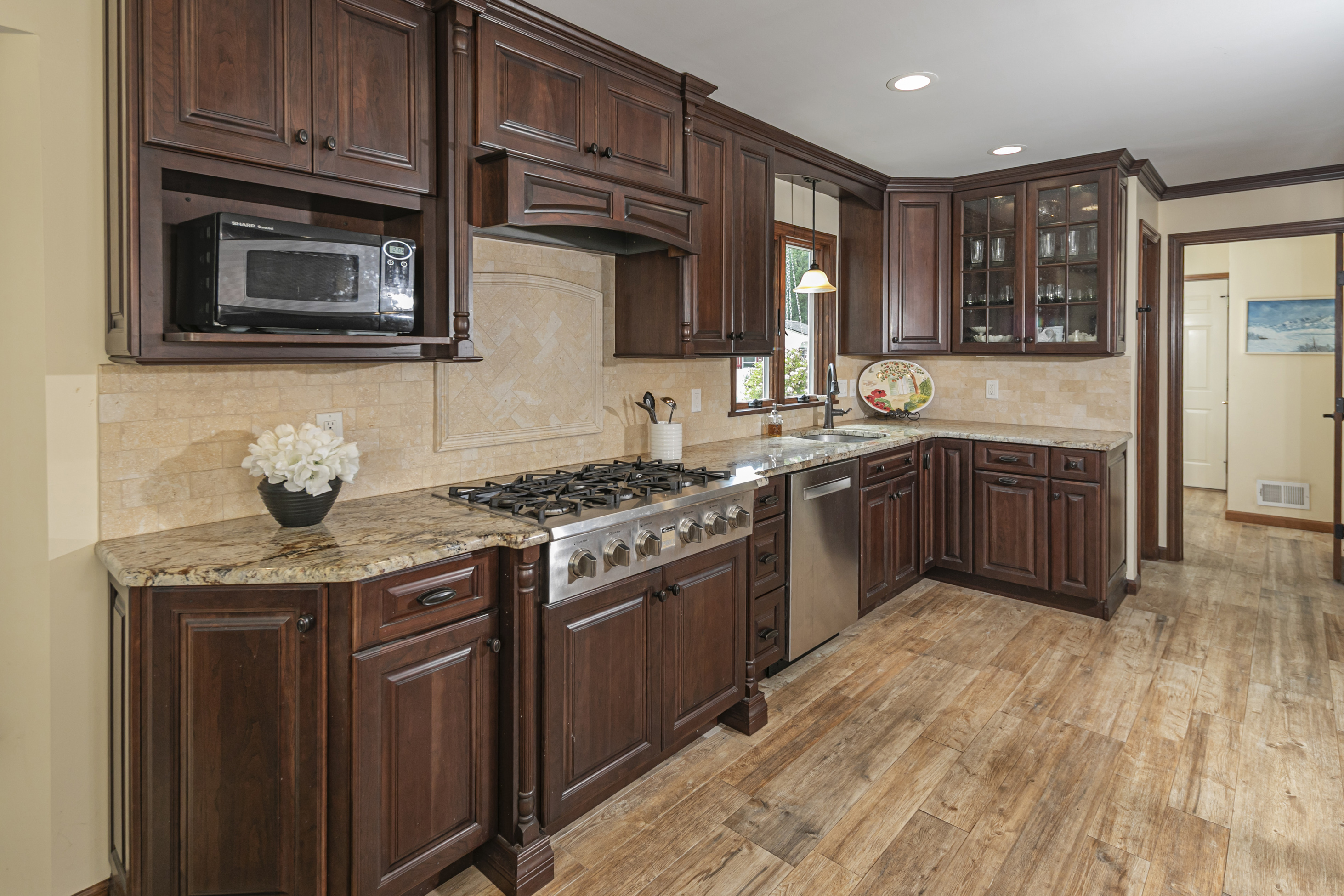  Renovated Kitchen, Five Bedrooms and Outdoor Spaces to Enjoy - 物件實景