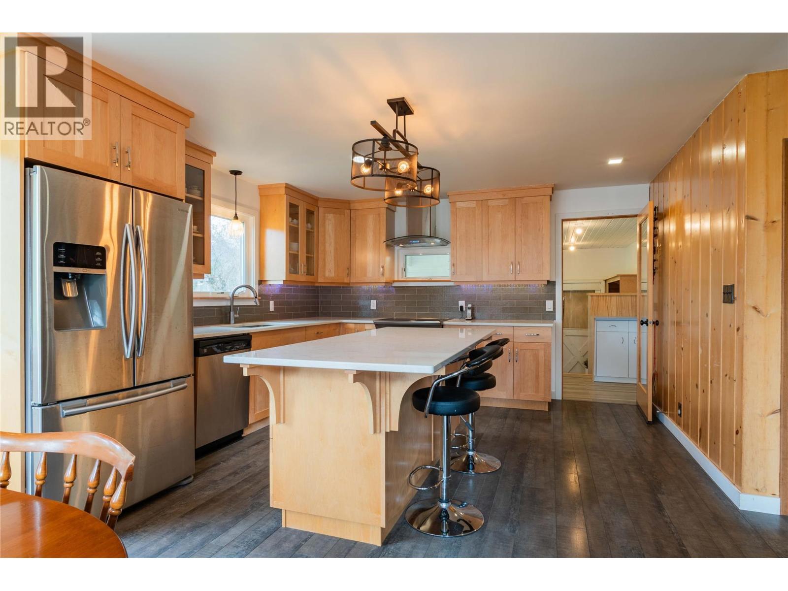 APPLEDALE, British Columbia, V0G 2J0, CA, 5 Bedrooms Bedrooms, ,2 BathroomsBathrooms,Residential,For Sale,1946998