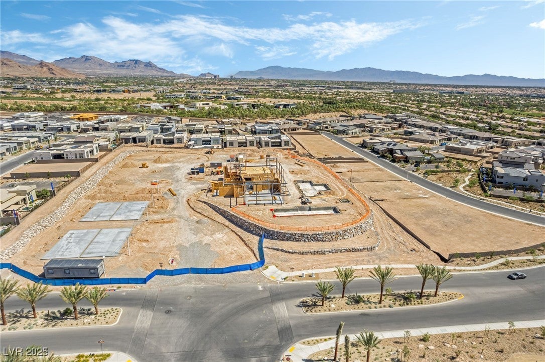 Las Vegas, Nevada, 89135, United States, 4 Bedrooms Bedrooms, ,5 BathroomsBathrooms,Residential,For Sale,1974959