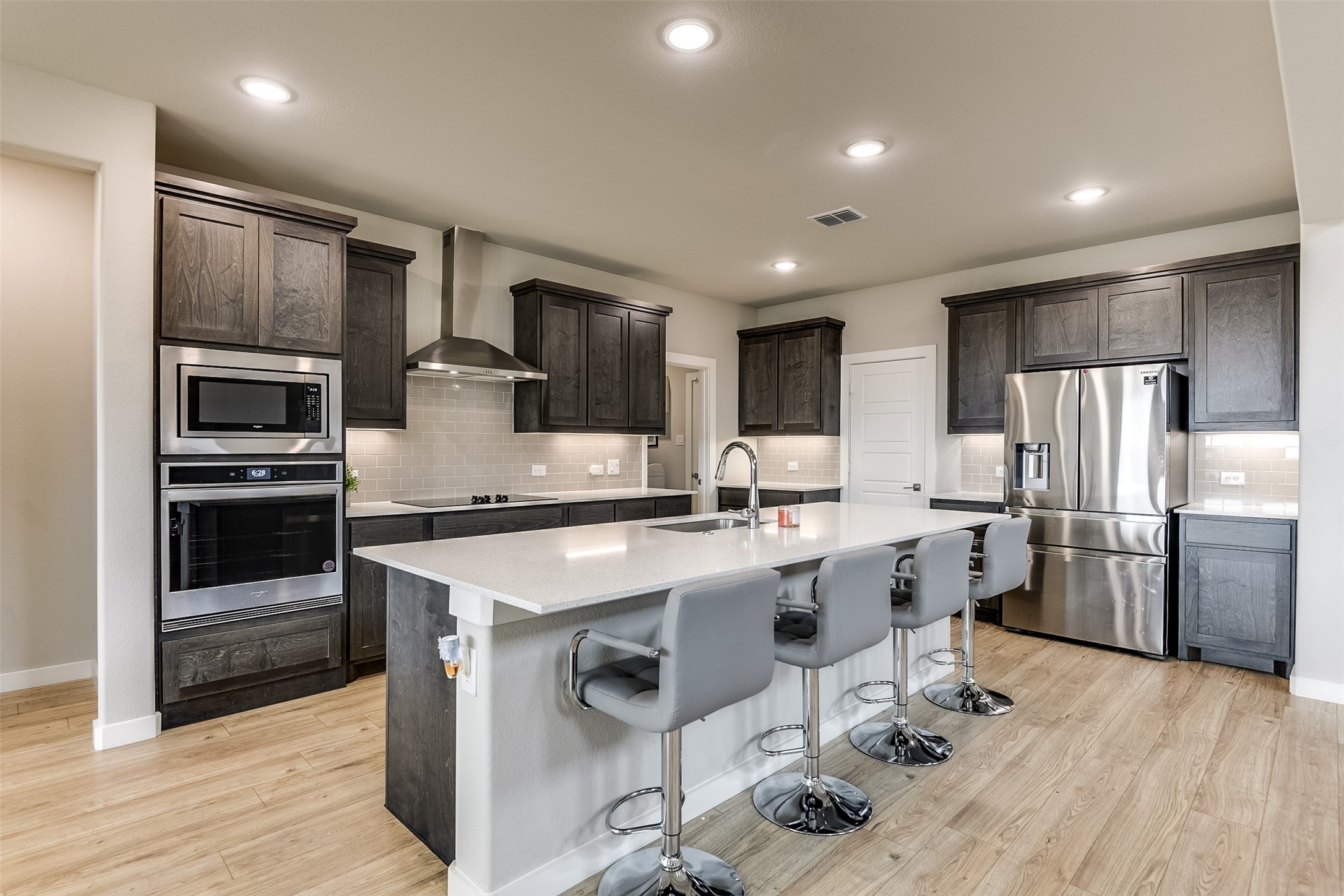 Waxahachie, Texas, 75165, United States, 4 Bedrooms Bedrooms, ,3 BathroomsBathrooms,Residential,For Sale,1925624