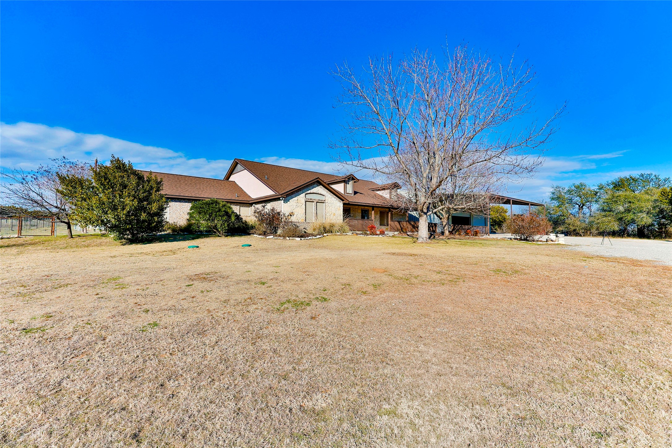 Weatherford, Texas, 76088, United States, 4 Bedrooms Bedrooms, ,3 BathroomsBathrooms,Residential,For Sale,1885521