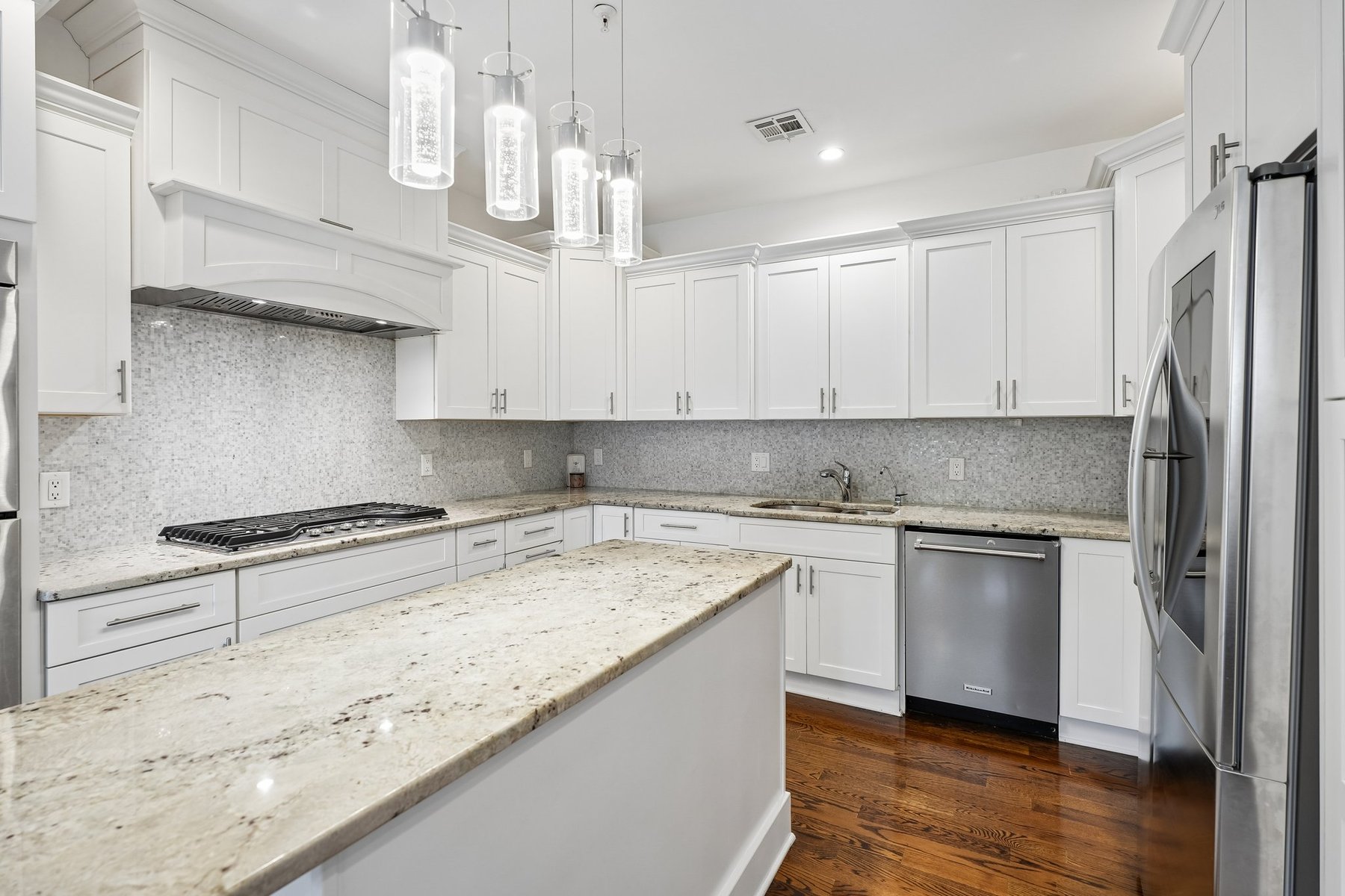  ?Steven Court Community? Meticulously Maintained Top to Bottom Townhome - 物件實景
