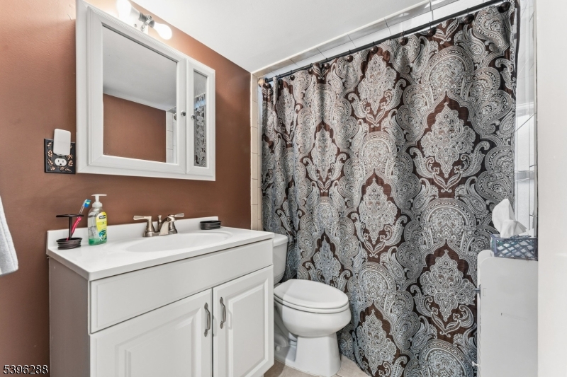 Dunellen Boro, New Jersey, 08812, United States, 5 Bedrooms Bedrooms, ,2 BathroomsBathrooms,Residential,For Sale,1989398