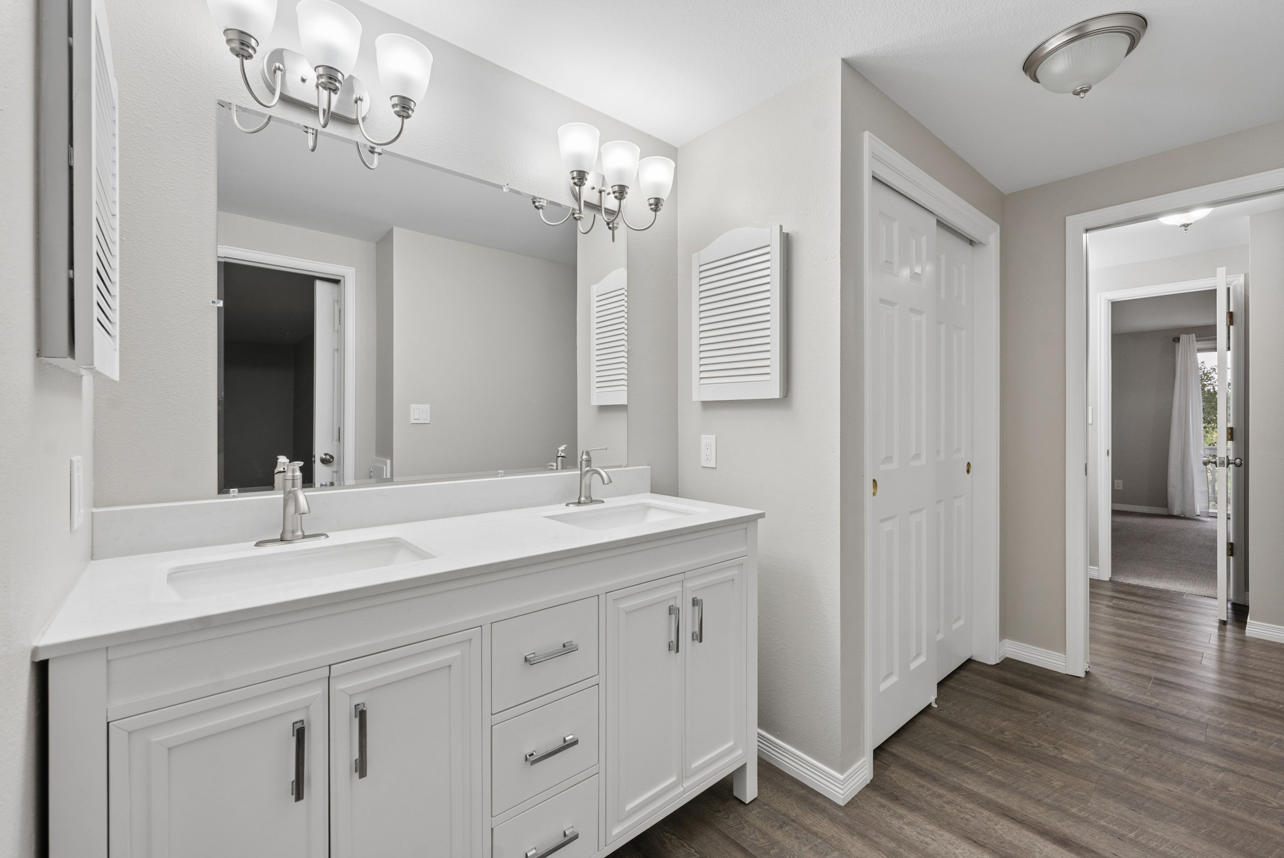  Bright Updated Townhome in Homestead Willows with One-Level Living & Pool Access - 物件實景