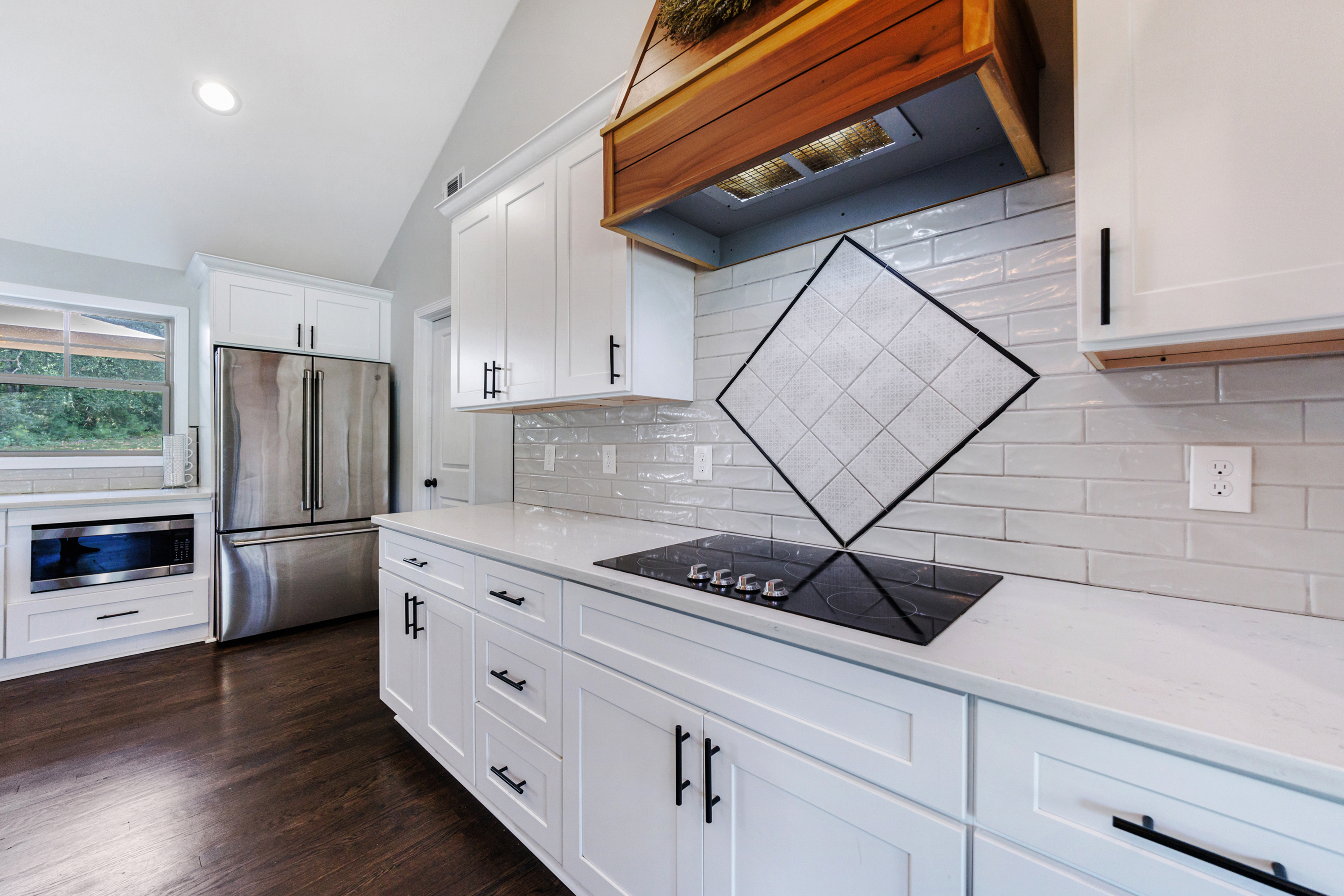  Stunning Fully Renovated Oasis on 2.4+/- Acres - 物件實景