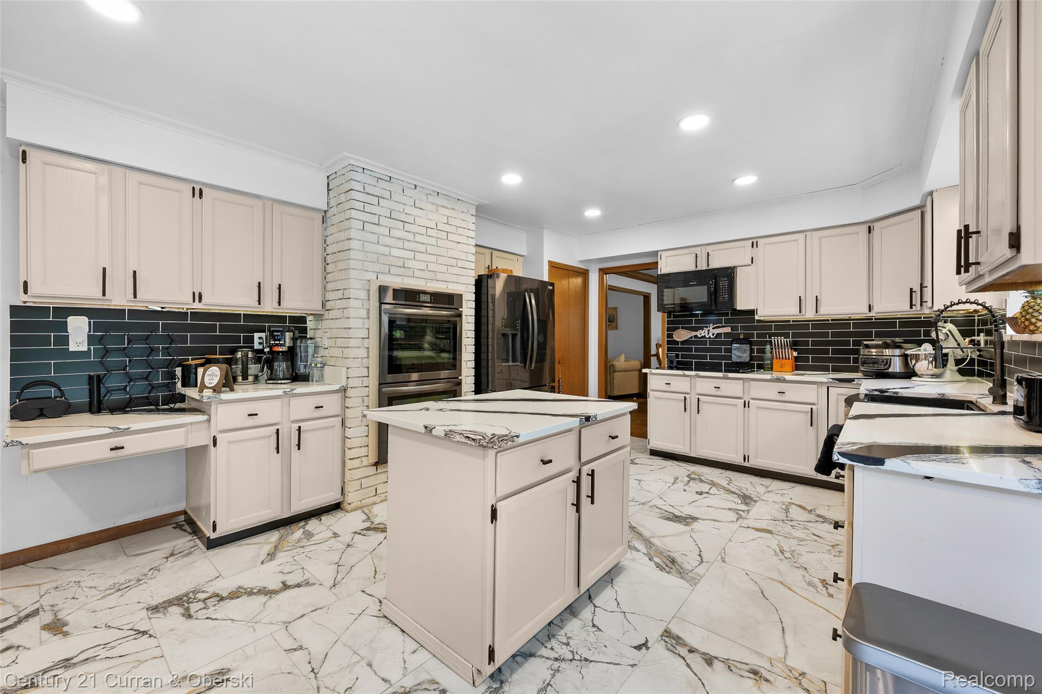 Farmington Hills, Michigan, 48331, United States, 4 Bedrooms Bedrooms, ,3 BathroomsBathrooms,Residential,For Sale,1976477