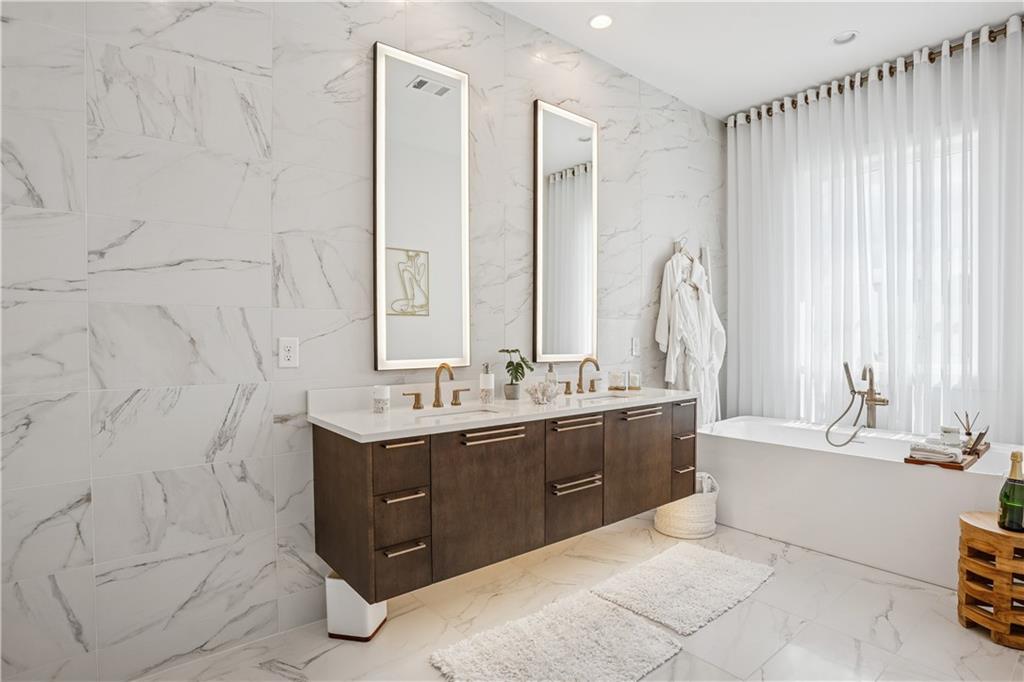 Alpharetta, Georgia, 30005, United States, 3 Bedrooms Bedrooms, ,3 BathroomsBathrooms,Residential,For Sale,1907831