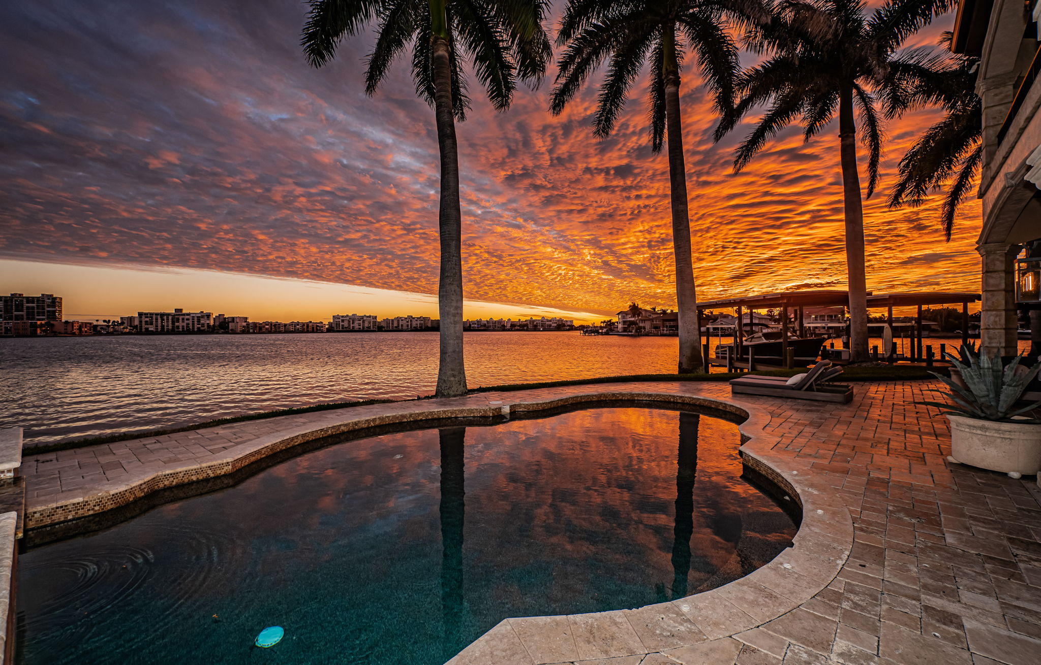 St Petersburg, Florida, 33707, United States, 5 Bedrooms Bedrooms, ,5 BathroomsBathrooms,Residential,For Sale,2007772