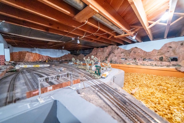 Cottonwood Heights, Utah, 84121, United States, 4 Bedrooms Bedrooms, ,1 BathroomBathrooms,Residential,For Sale,1975513