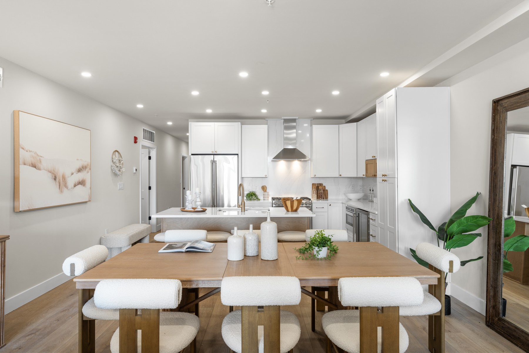  323 E Oak Avenue #202 - 物件實景