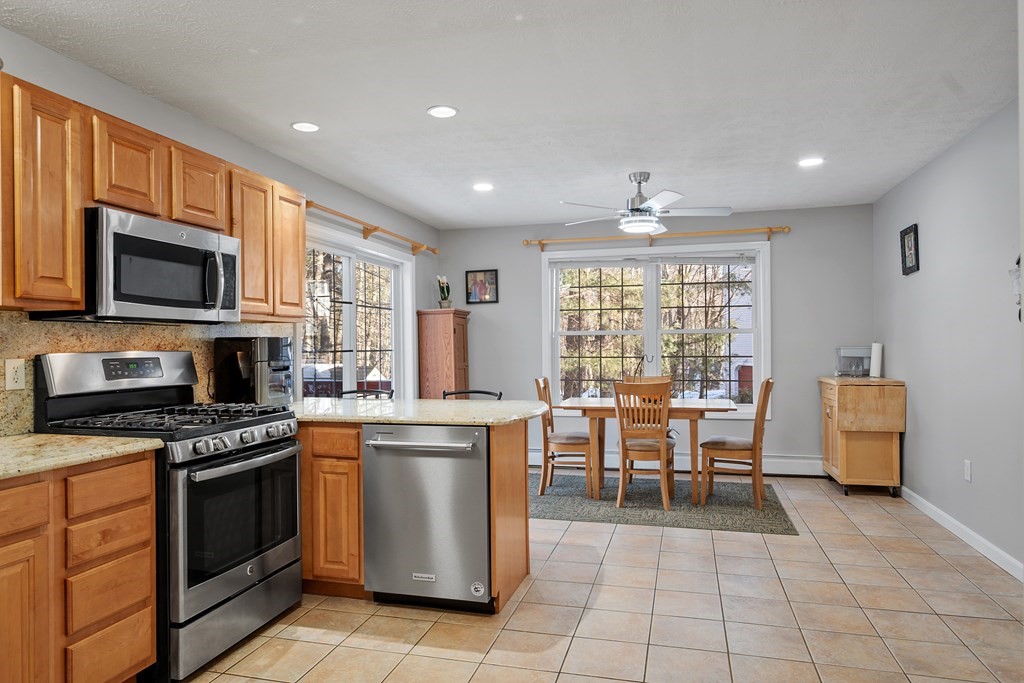 Hooksett, New Hampshire, 03106, United States, 3 Bedrooms Bedrooms, ,3 BathroomsBathrooms,Residential,For Sale,1930253