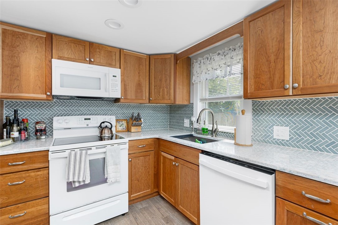 North Kingstown, Rhode Island, 02852, United States, 3 Bedrooms Bedrooms, ,2 BathroomsBathrooms,Residential,For Sale,1991417