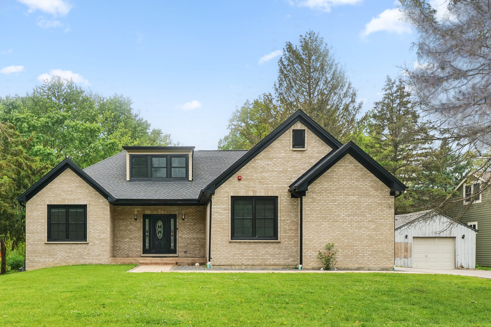 Arlington Heights, Illinois, 60004, United States, 4 Bedrooms Bedrooms, ,4 BathroomsBathrooms,Residential,For Sale,1838392