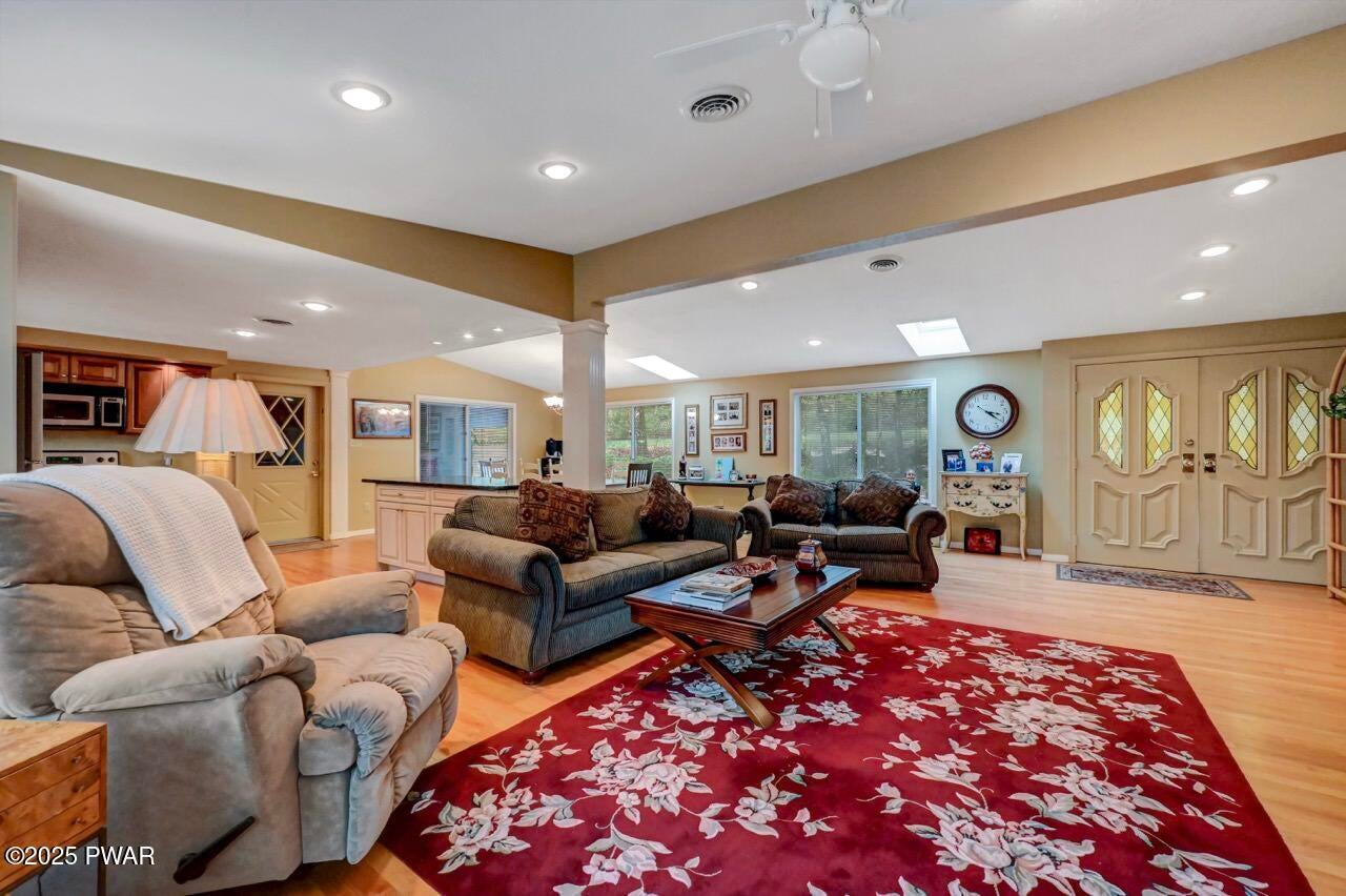 Lords Valley, Pennsylvania, 18428, United States, 5 Bedrooms Bedrooms, ,3 BathroomsBathrooms,Residential,For Sale,1977416