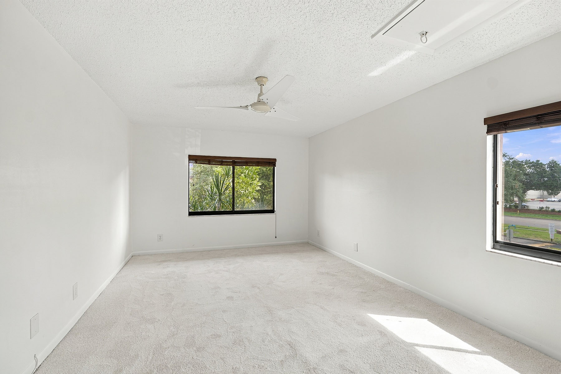  TRAFALGAR SQUARE CONDO - 物件實景